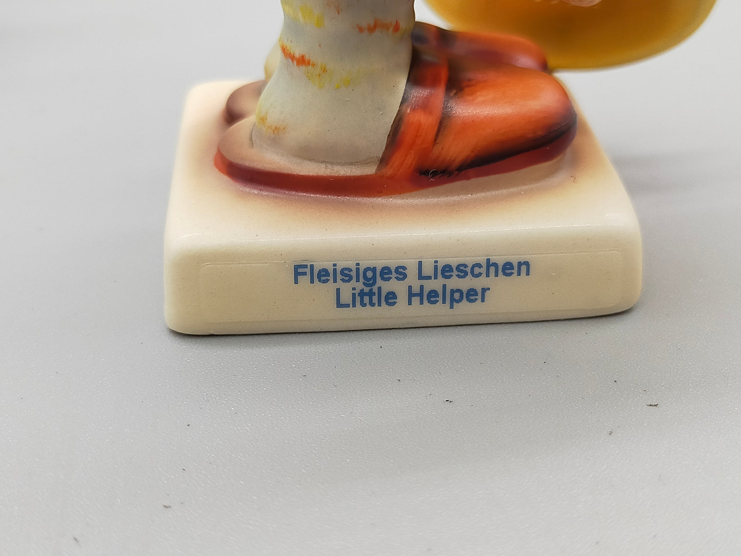 Goebel Hummel Figur Fleißiges Lieschen Mit OVP und Zertifikat