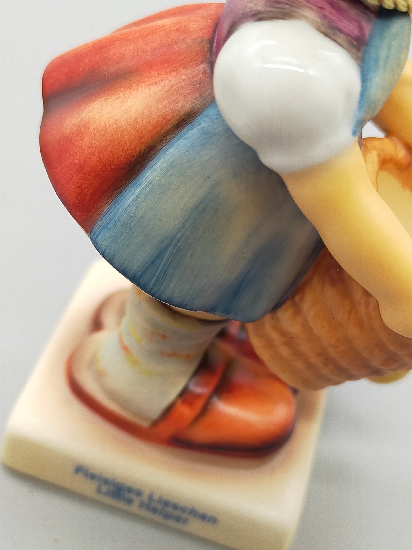 Goebel Hummel Figur Fleißiges Lieschen Mit OVP und Zertifikat