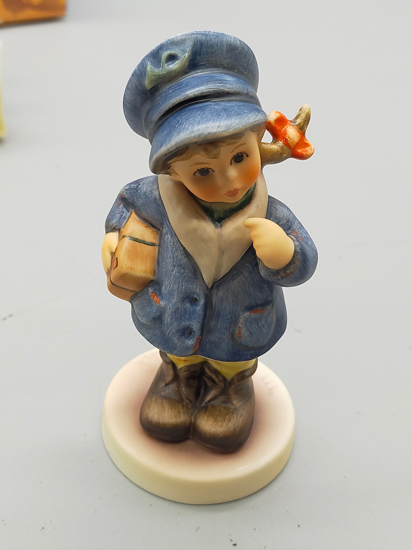 Goebel Hummel Figur "Eilbotin" – Mit Original Verpackung und Zertifikat