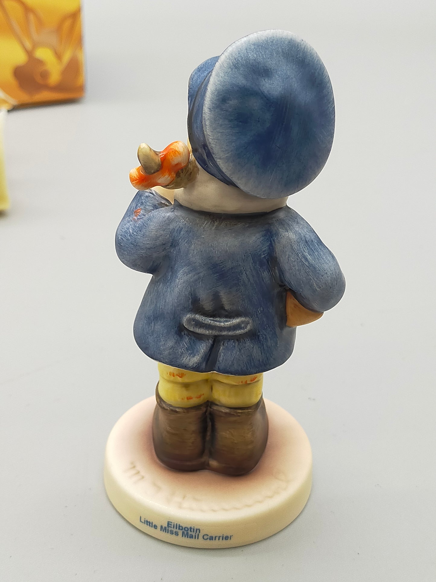 Goebel Hummel Figur "Eilbotin" – Mit Original Verpackung und Zertifikat