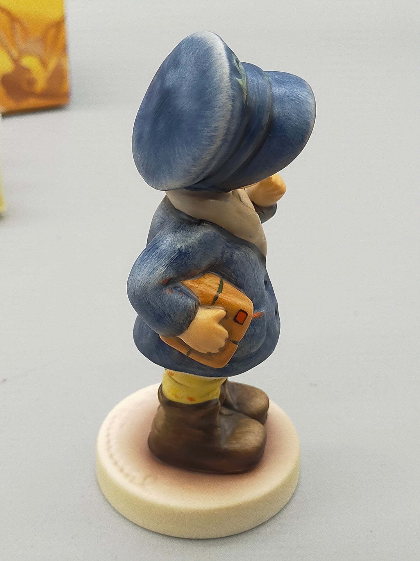 Goebel Hummel Figur "Eilbotin" – Mit Original Verpackung und Zertifikat