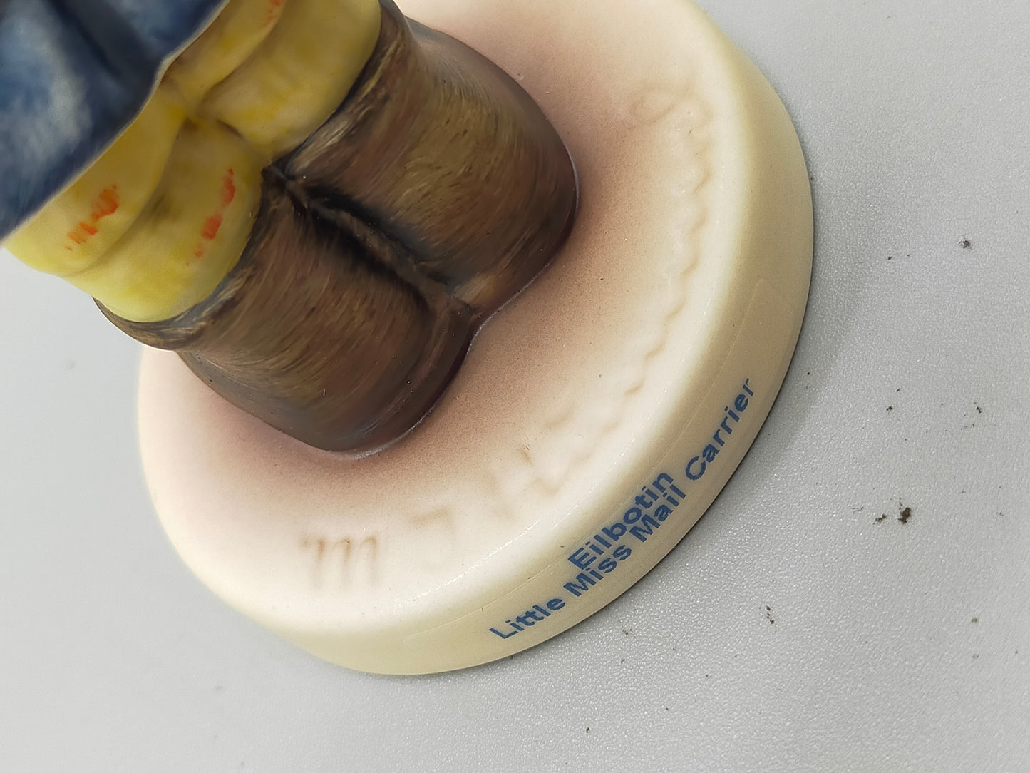 Goebel Hummel Figur "Eilbotin" – Mit Original Verpackung und Zertifikat