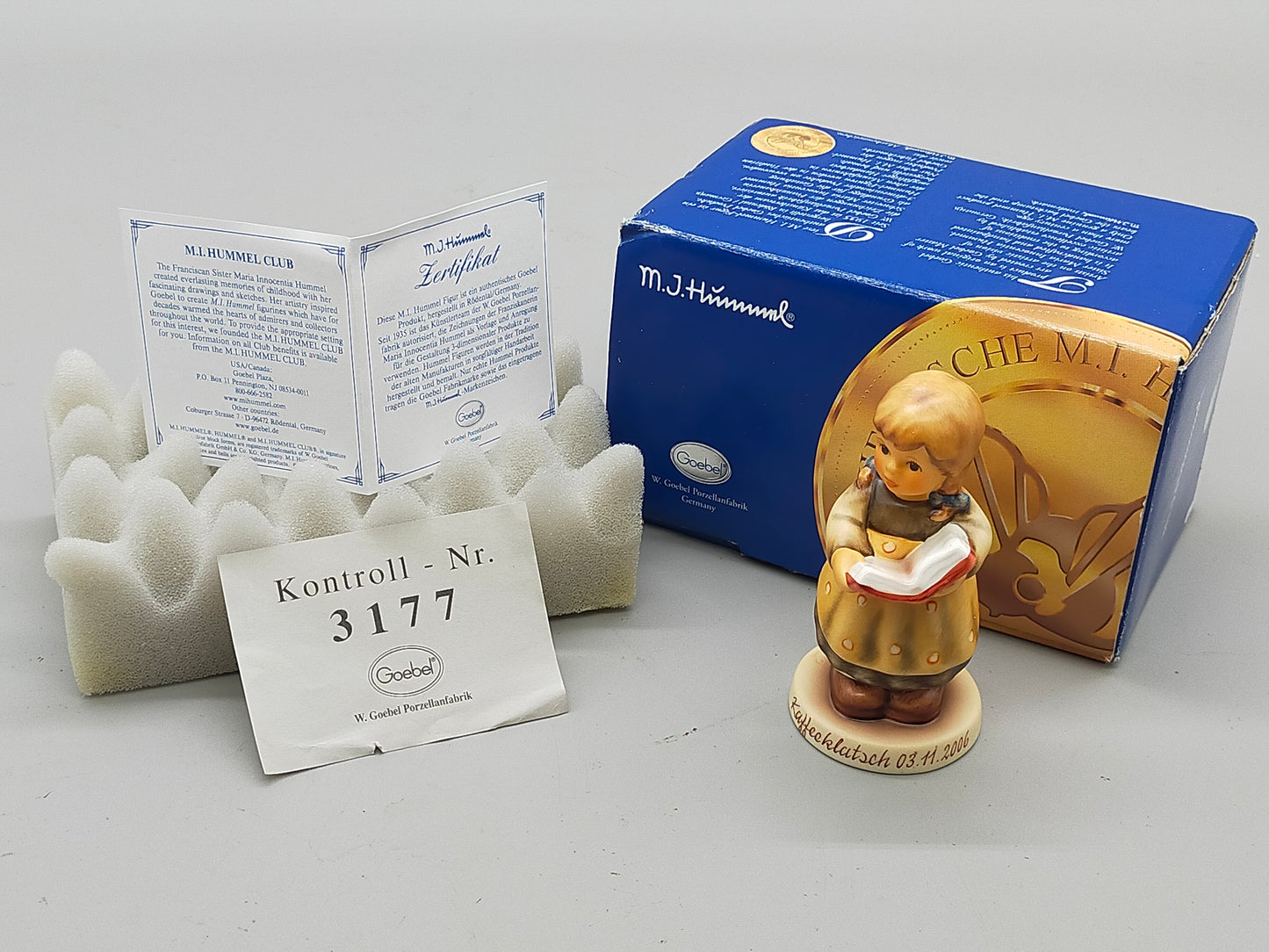 Goebel Hummel Figur "Fehlt noch was?" – Mit Original Verpackung und Zertifikat