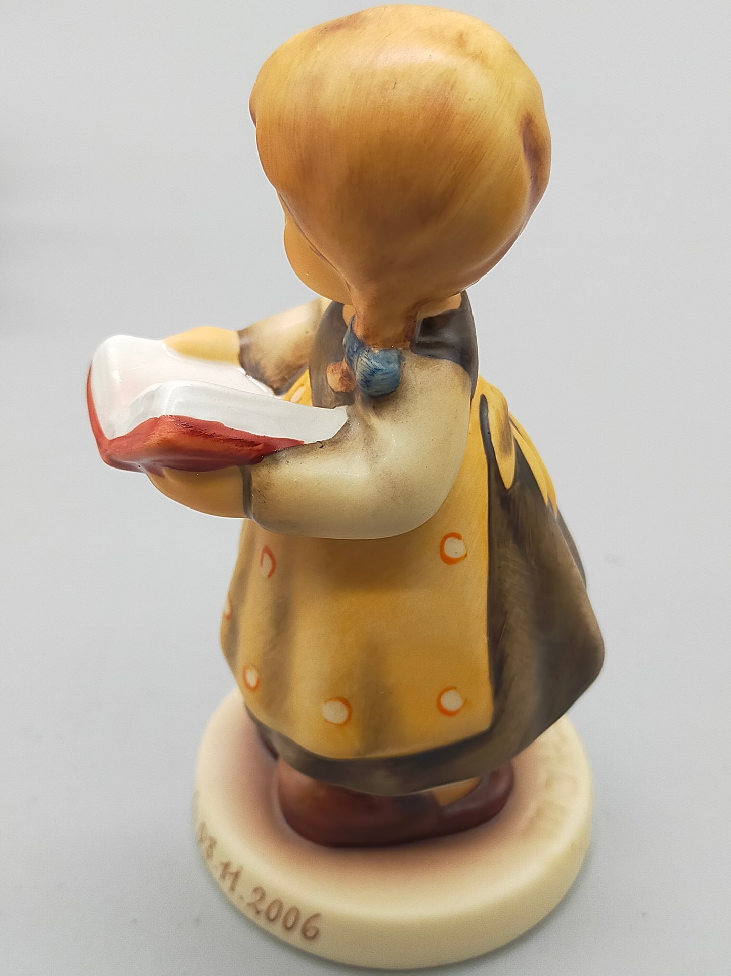 Goebel Hummel Figur "Fehlt noch was?" – Mit Original Verpackung und Zertifikat