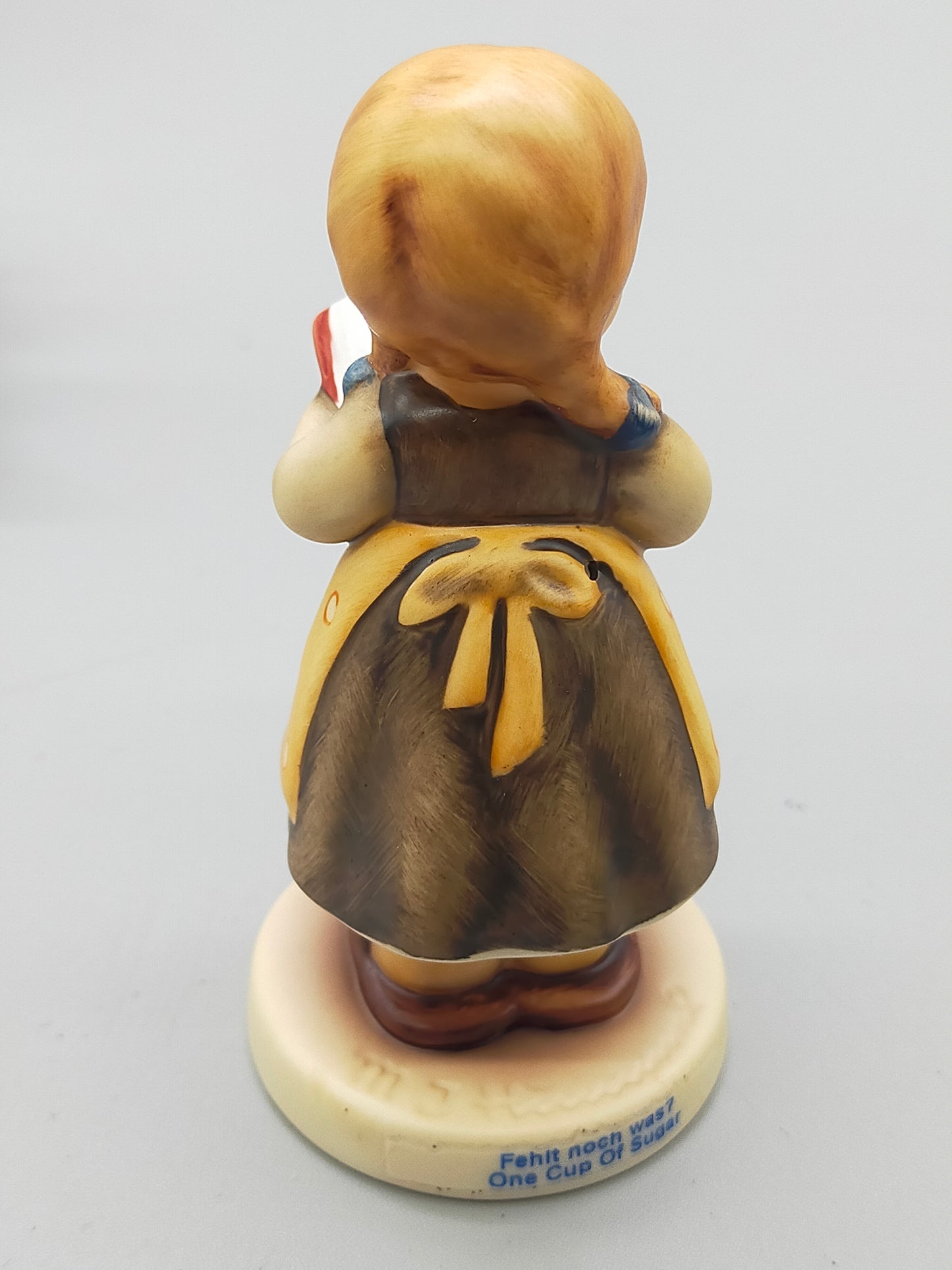 Goebel Hummel Figur "Fehlt noch was?" – Mit Original Verpackung und Zertifikat