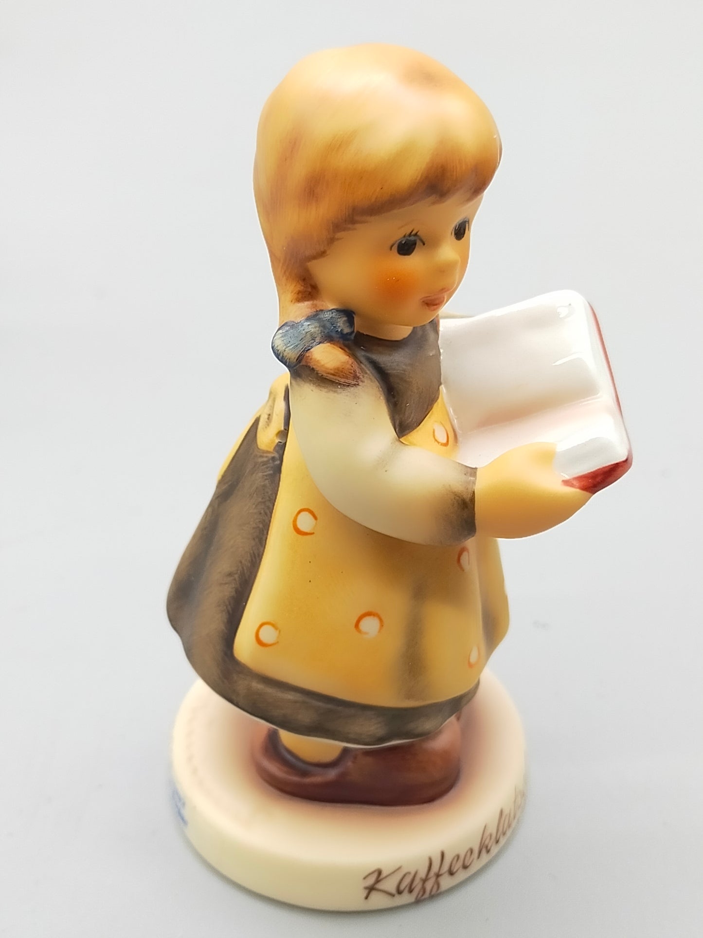 Goebel Hummel Figur "Fehlt noch was?" – Mit Original Verpackung und Zertifikat