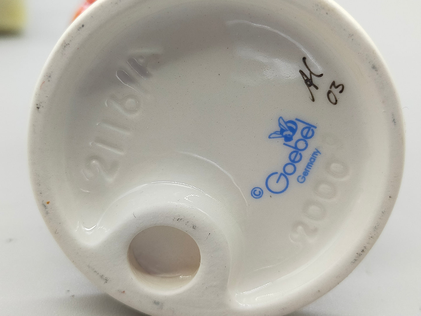 Goebel Hummel Figur "Fehlt noch was?" – Mit Original Verpackung und Zertifikat