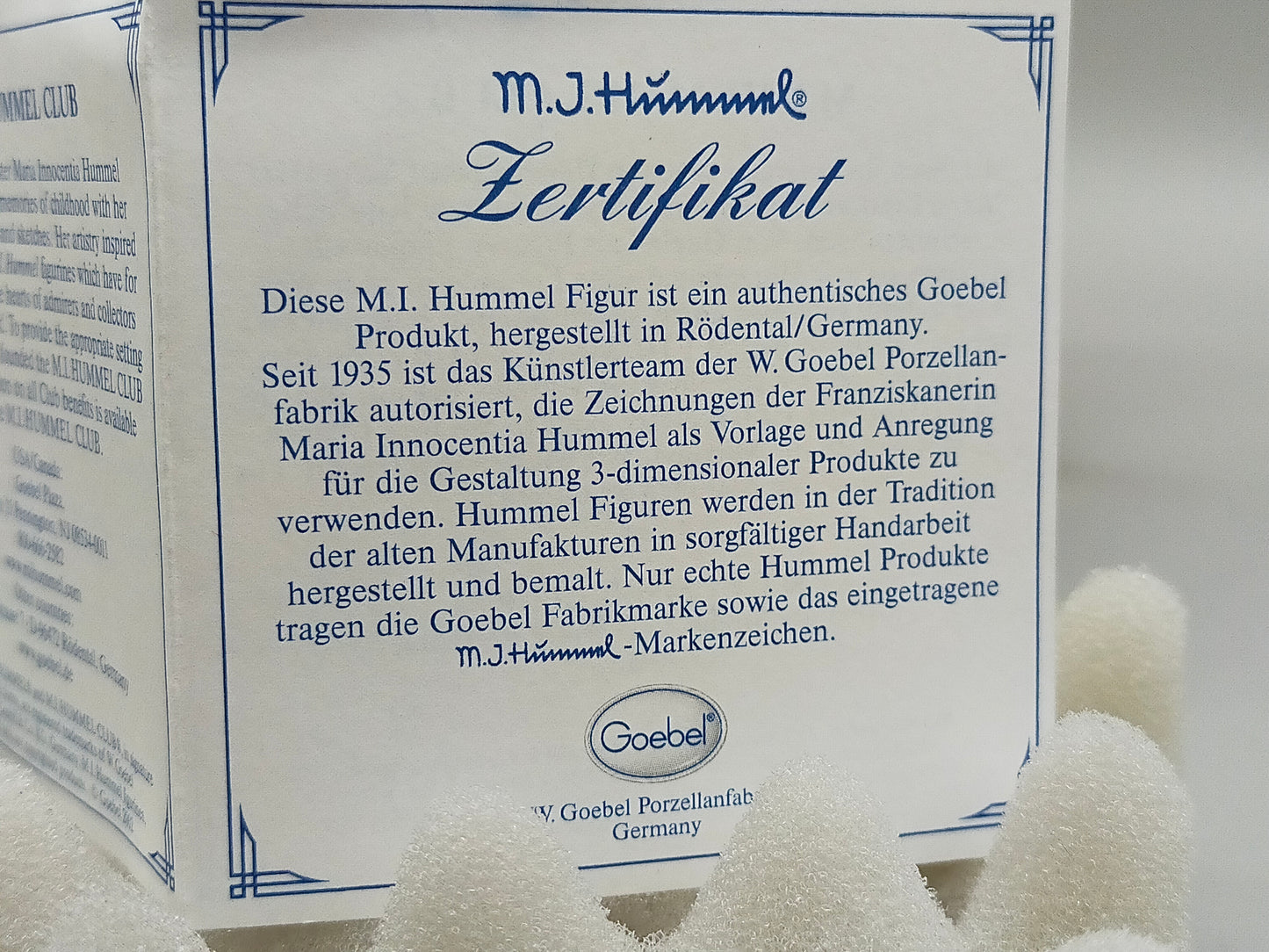 Goebel Hummel Figur "Fehlt noch was?" – Mit Original Verpackung und Zertifikat