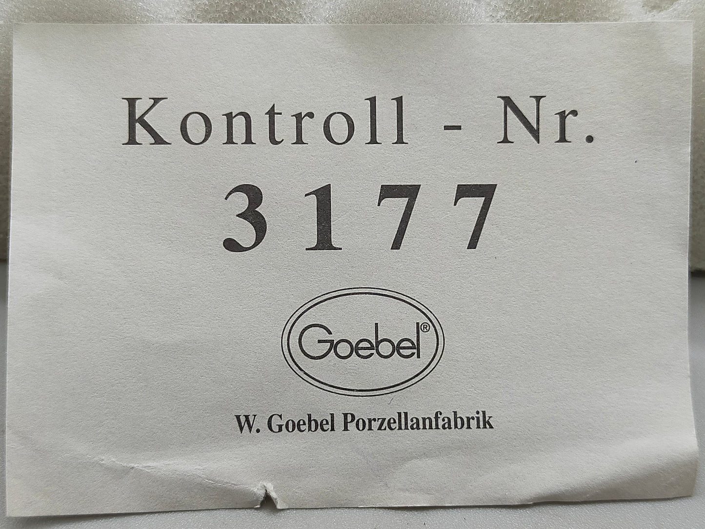 Goebel Hummel Figur "Fehlt noch was?" – Mit Original Verpackung und Zertifikat