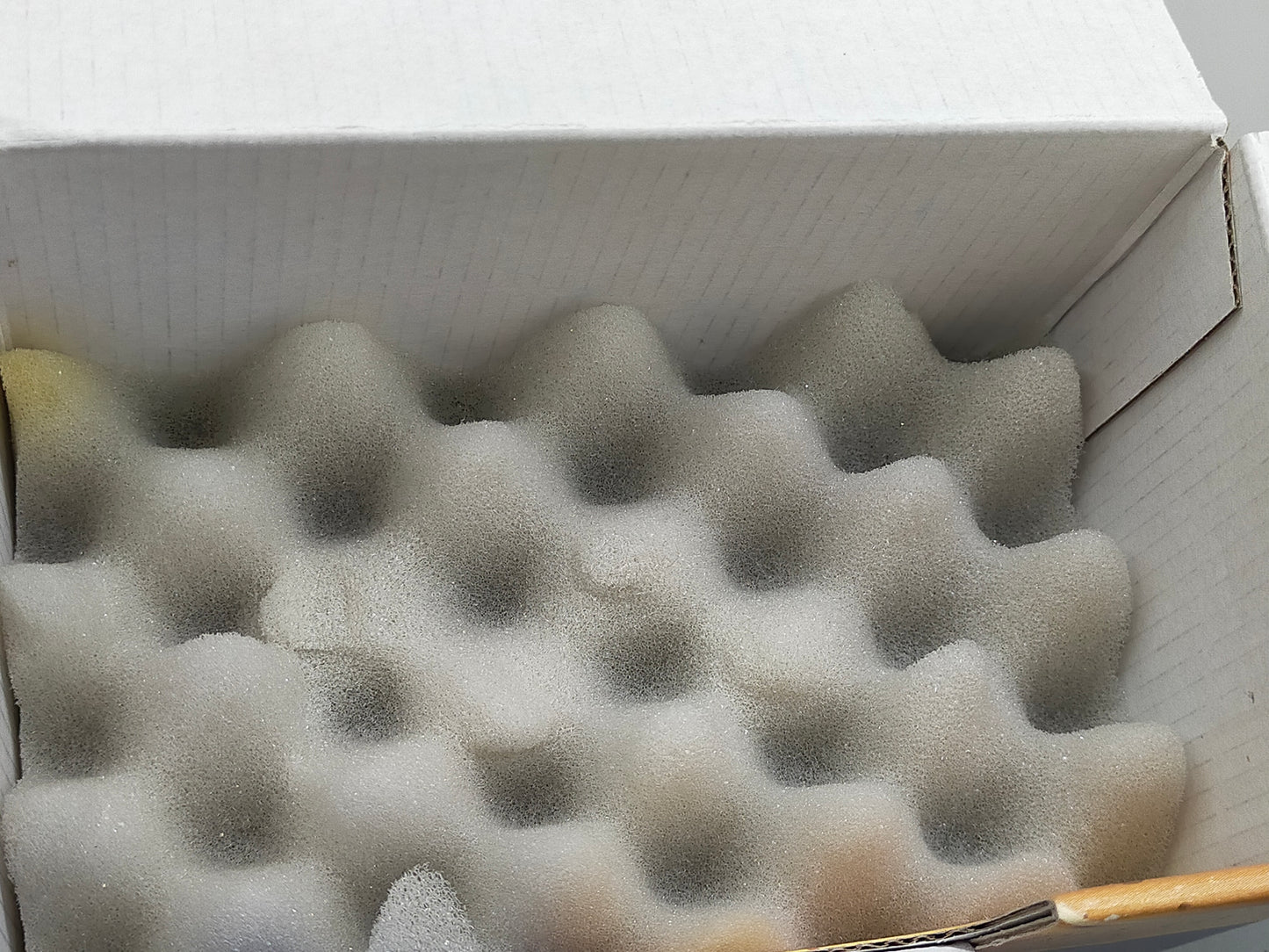Goebel Hummel Figur "Fehlt noch was?" – Mit Original Verpackung und Zertifikat