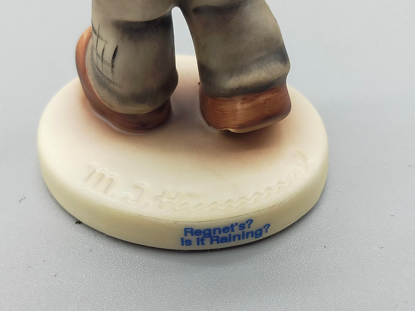 Goebel Hummel Figur "Regnet's?" – Mit Original Verpackung und Zertifikat