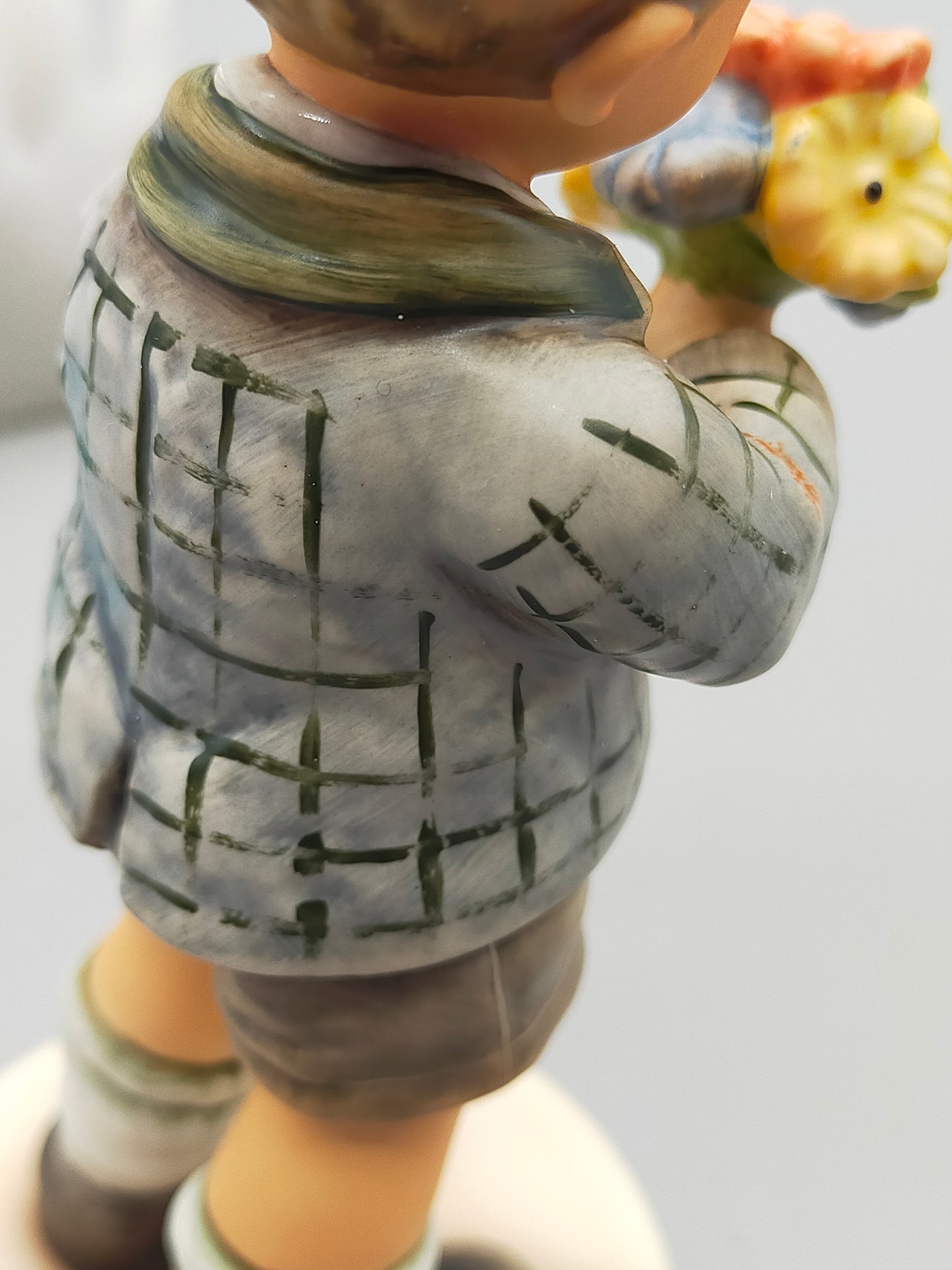 Goebel Hummel Figur Ein Sträußchen in Ehren Mit OVP und Zertifikat