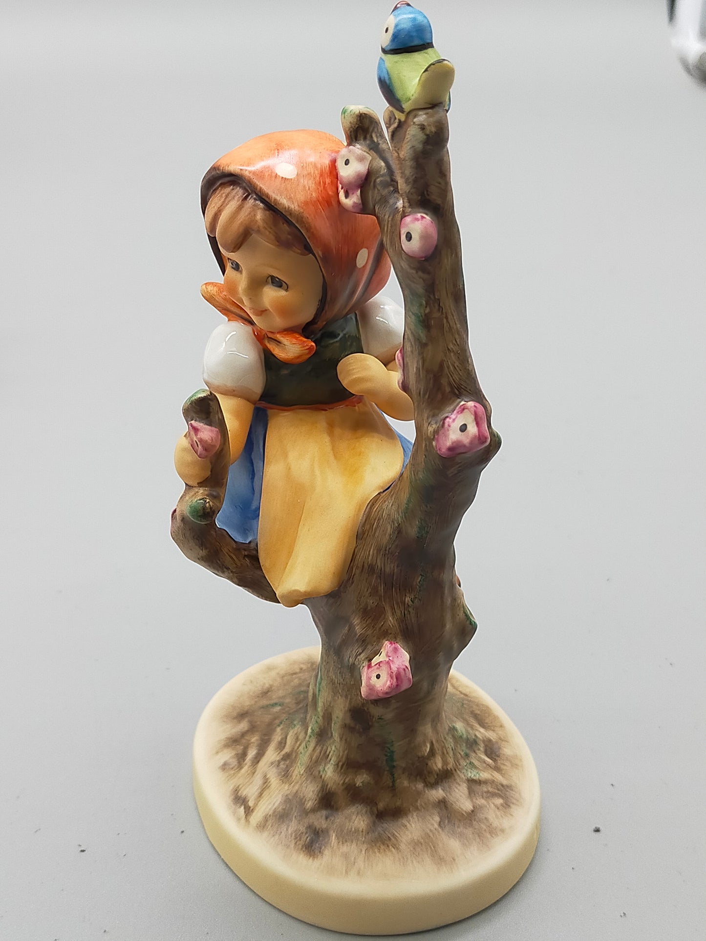 Goebel Hummel Figur "Apple Tree Girl" – Mit Original Verpackung und Zertifikat