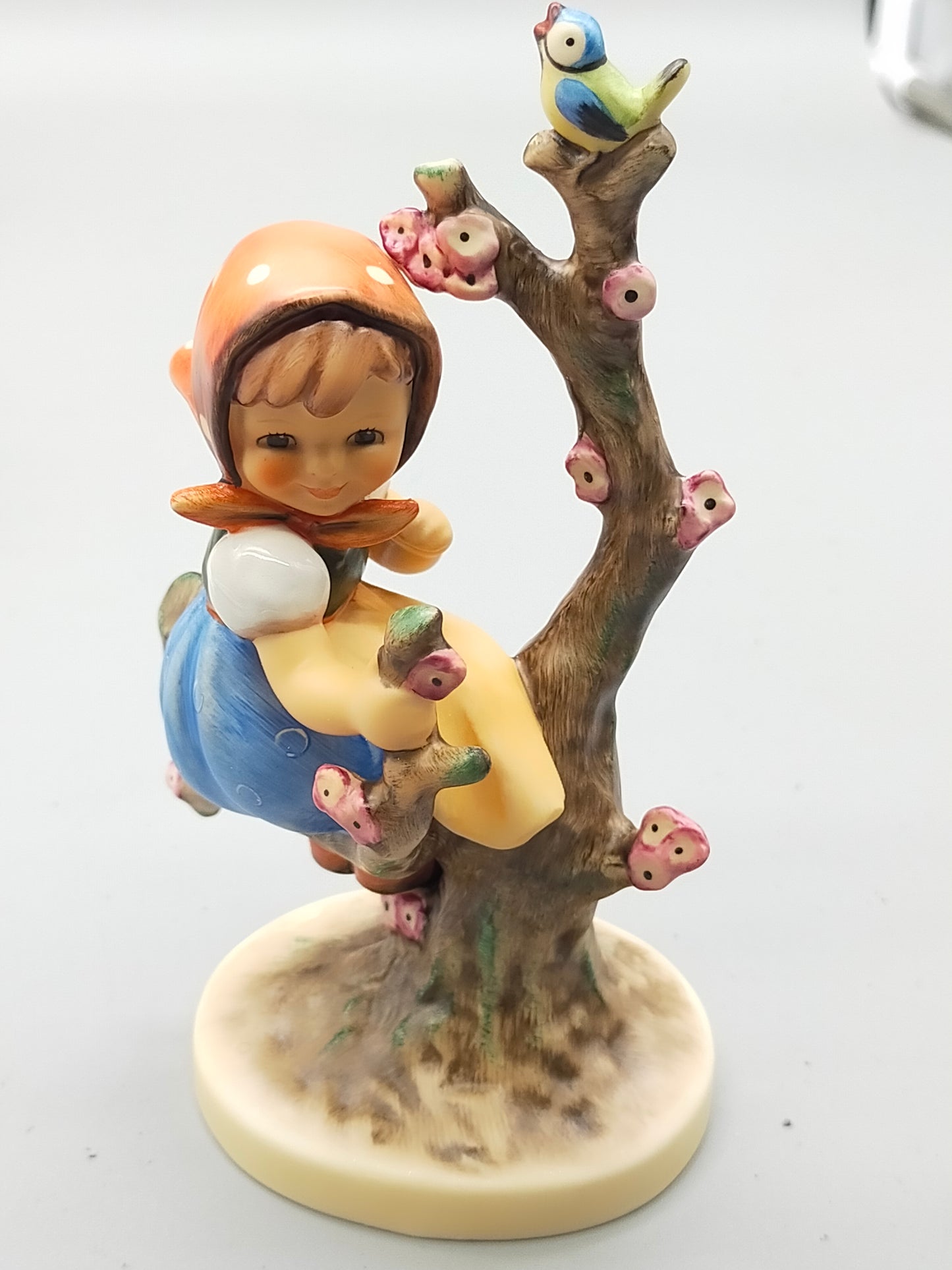 Goebel Hummel Figur "Apple Tree Girl" – Mit Original Verpackung und Zertifikat