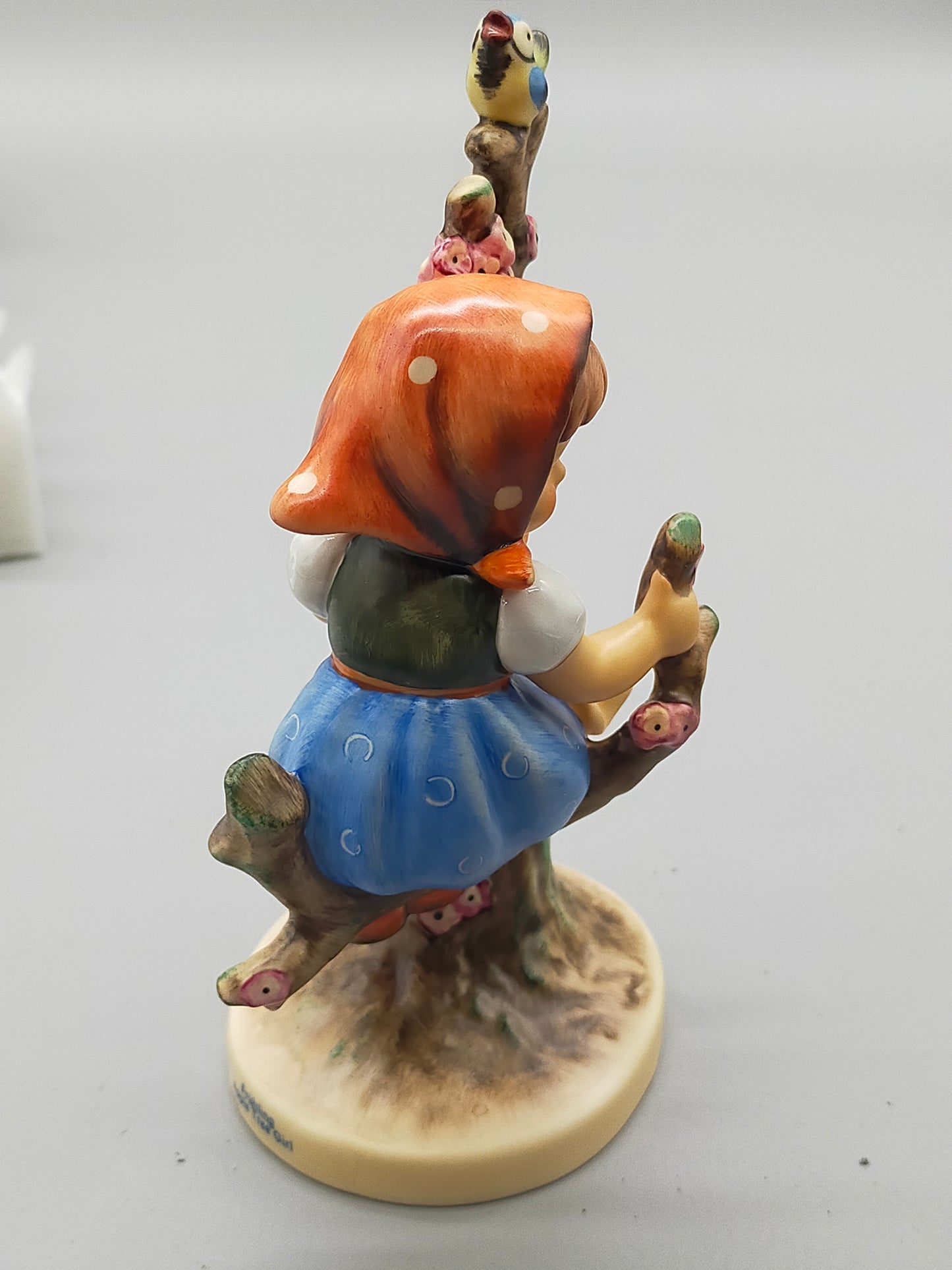 Goebel Hummel Figur "Apple Tree Girl" – Mit Original Verpackung und Zertifikat