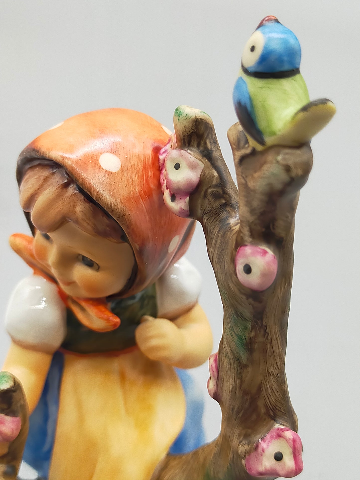 Goebel Hummel Figur "Apple Tree Girl" – Mit Original Verpackung und Zertifikat