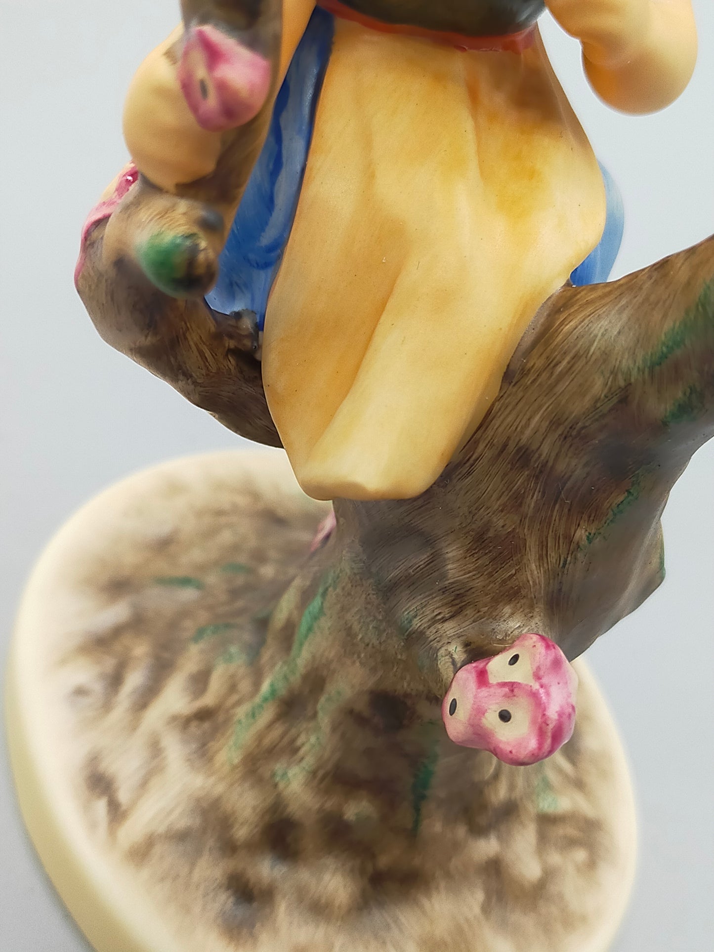 Goebel Hummel Figur "Apple Tree Girl" – Mit Original Verpackung und Zertifikat