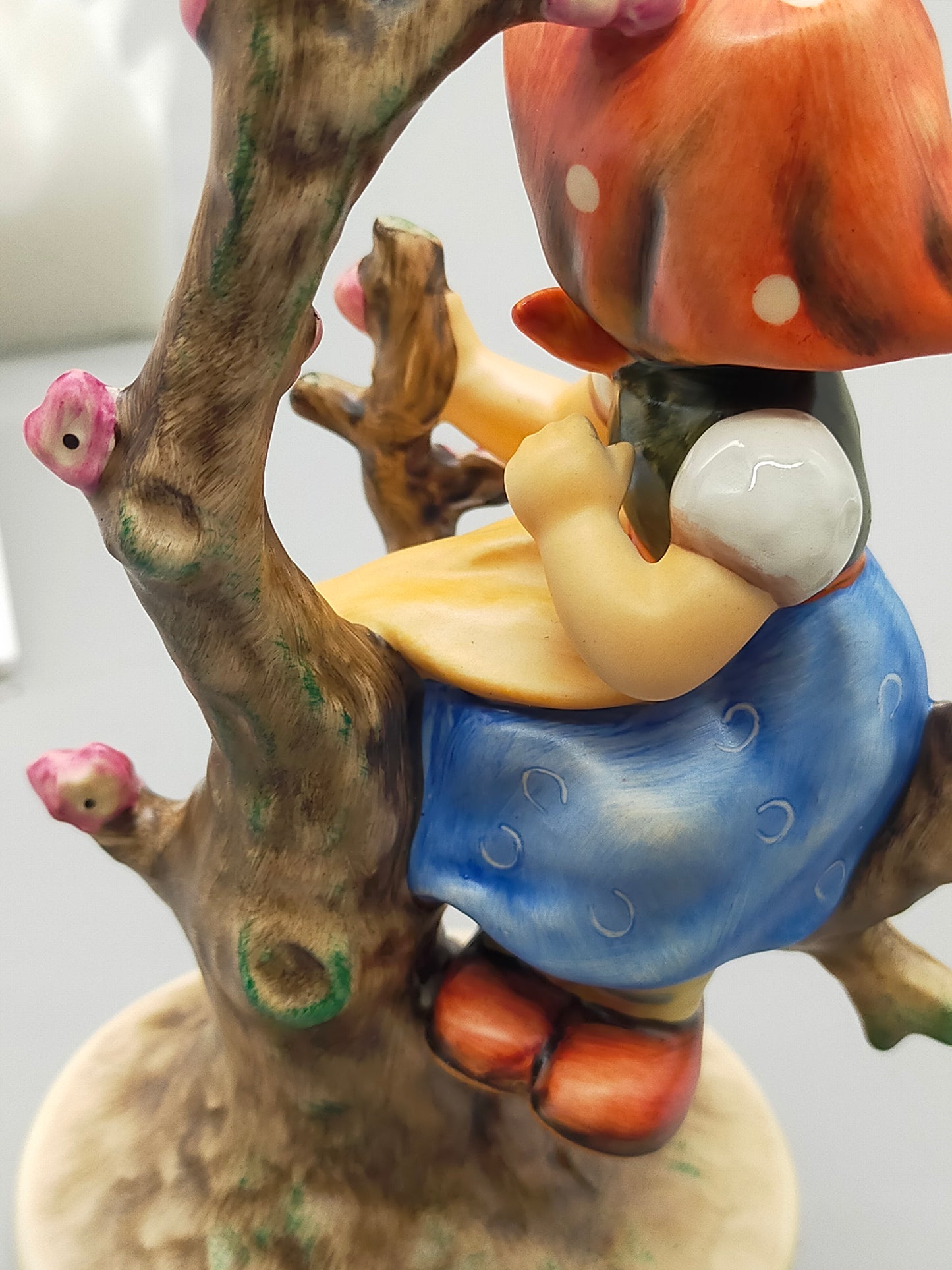 Goebel Hummel Figur "Apple Tree Girl" – Mit Original Verpackung und Zertifikat