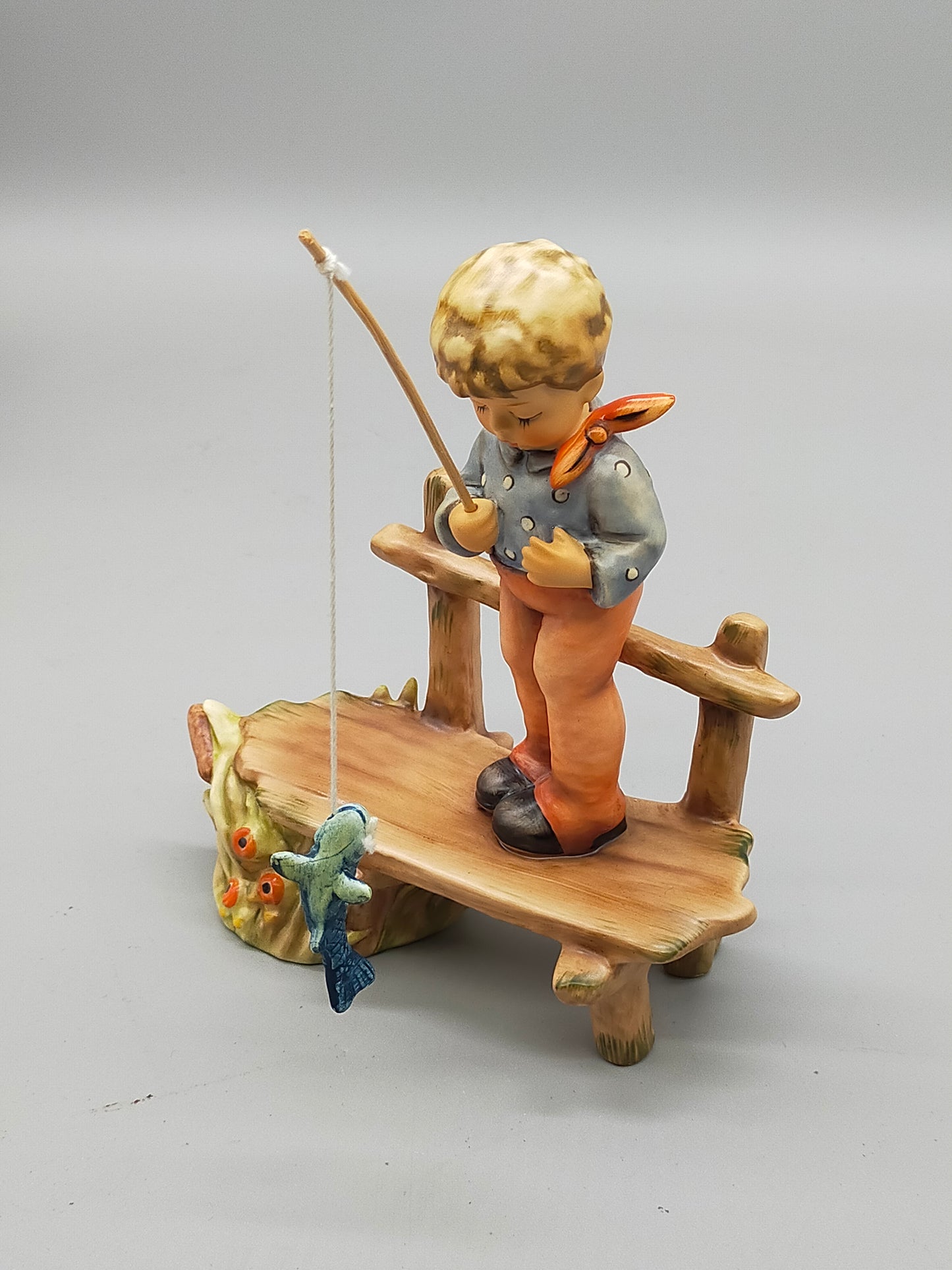 Goebel Hummel Figur "Petri Heil" – Mit Original Verpackung und Zertifikat