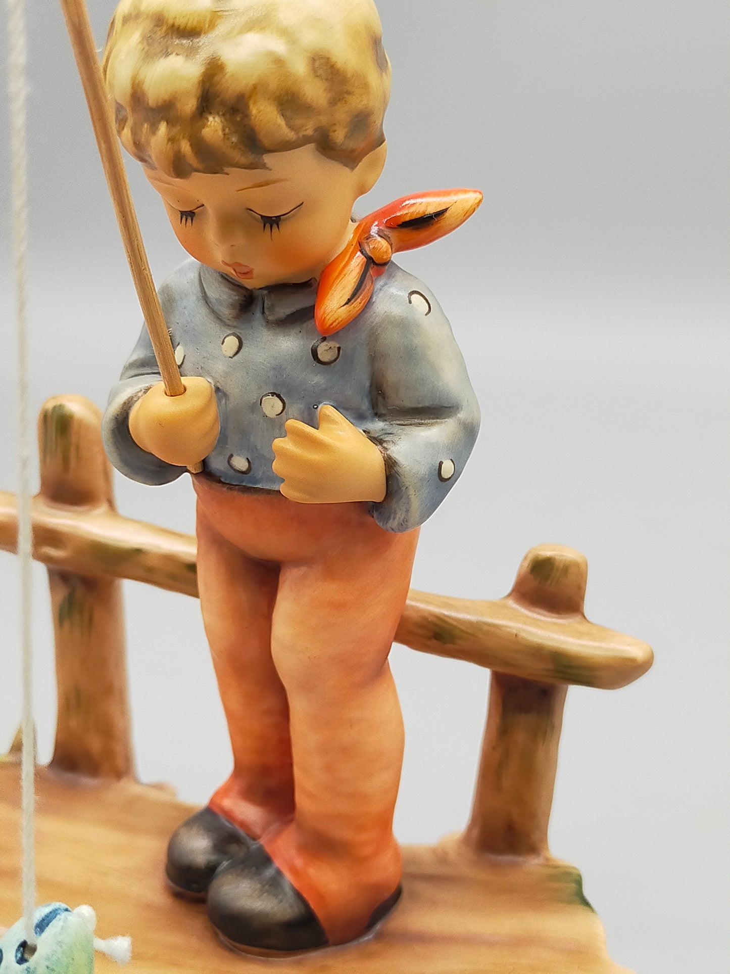 Goebel Hummel Figur "Petri Heil" – Mit Original Verpackung und Zertifikat