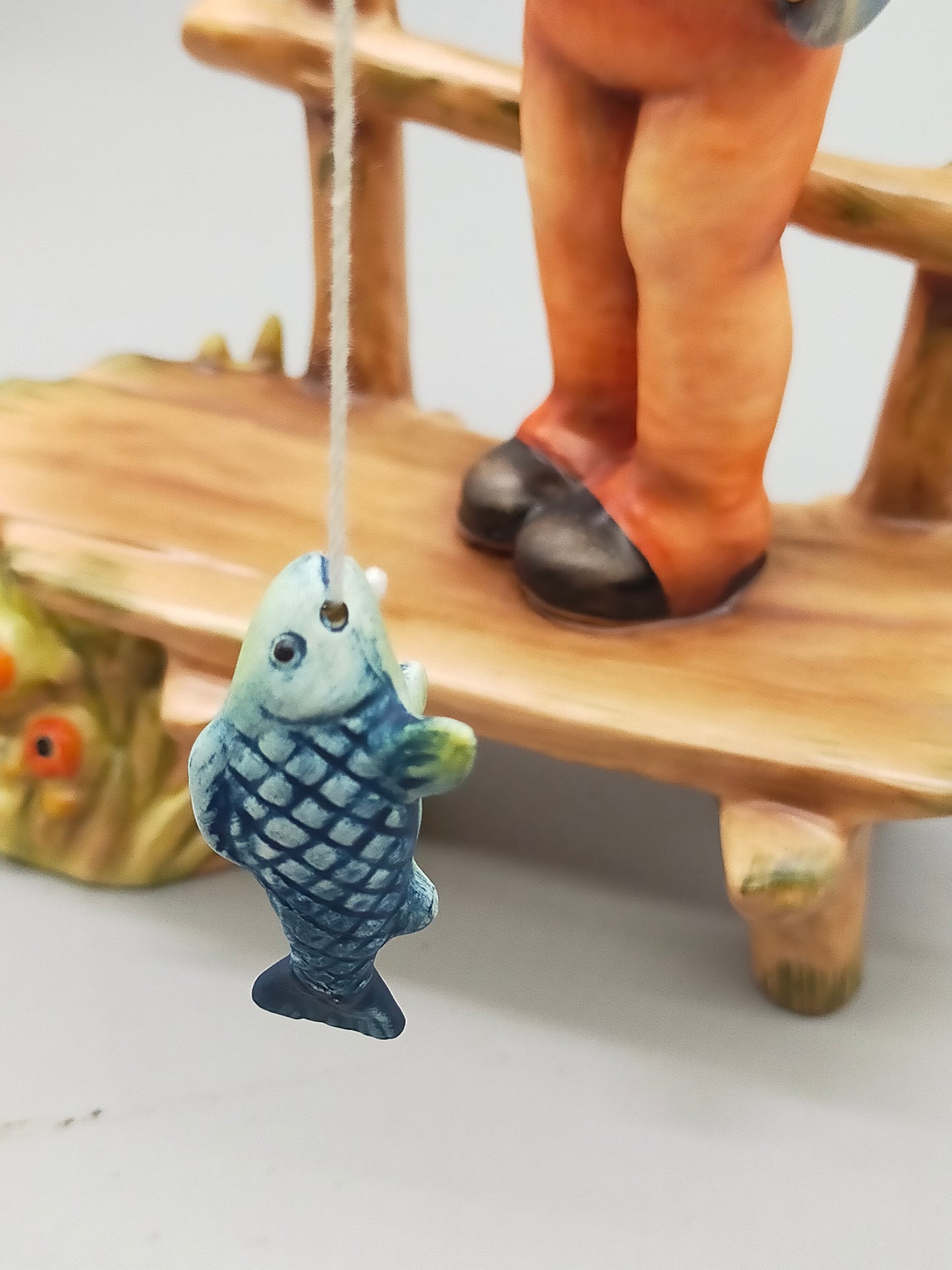 Goebel Hummel Figur "Petri Heil" – Mit Original Verpackung und Zertifikat