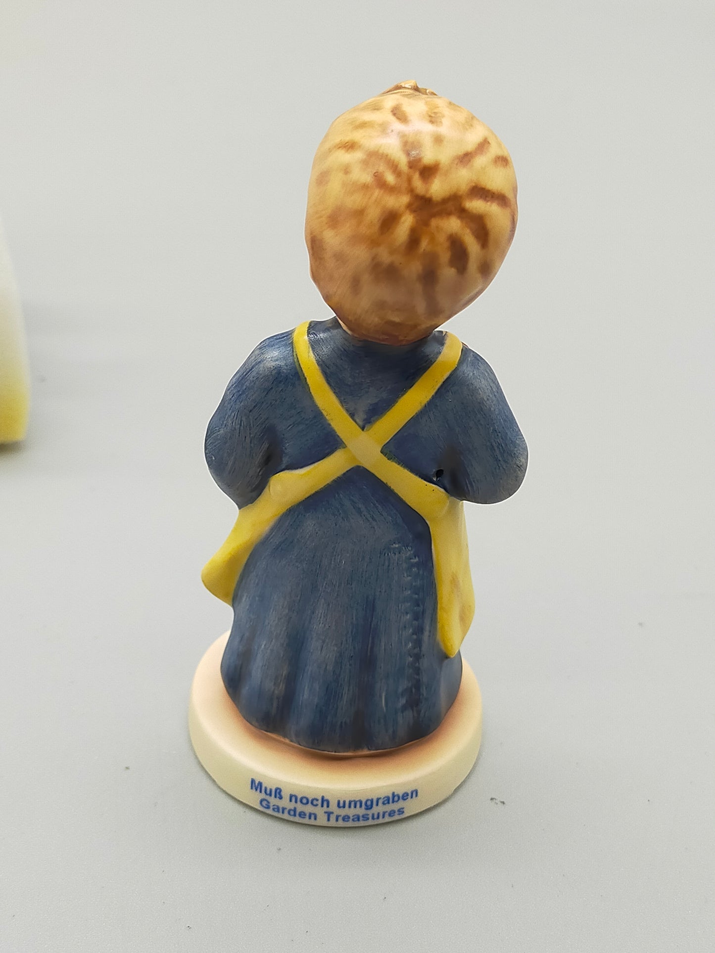 Goebel Hummel Figur "Garden Treasures" – Mit Original Verpackung und Zertifikat