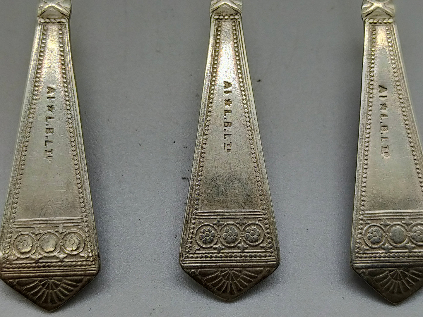 Antikes Besteck Set 5 versilberte Löffel von Arthur Ironmonger