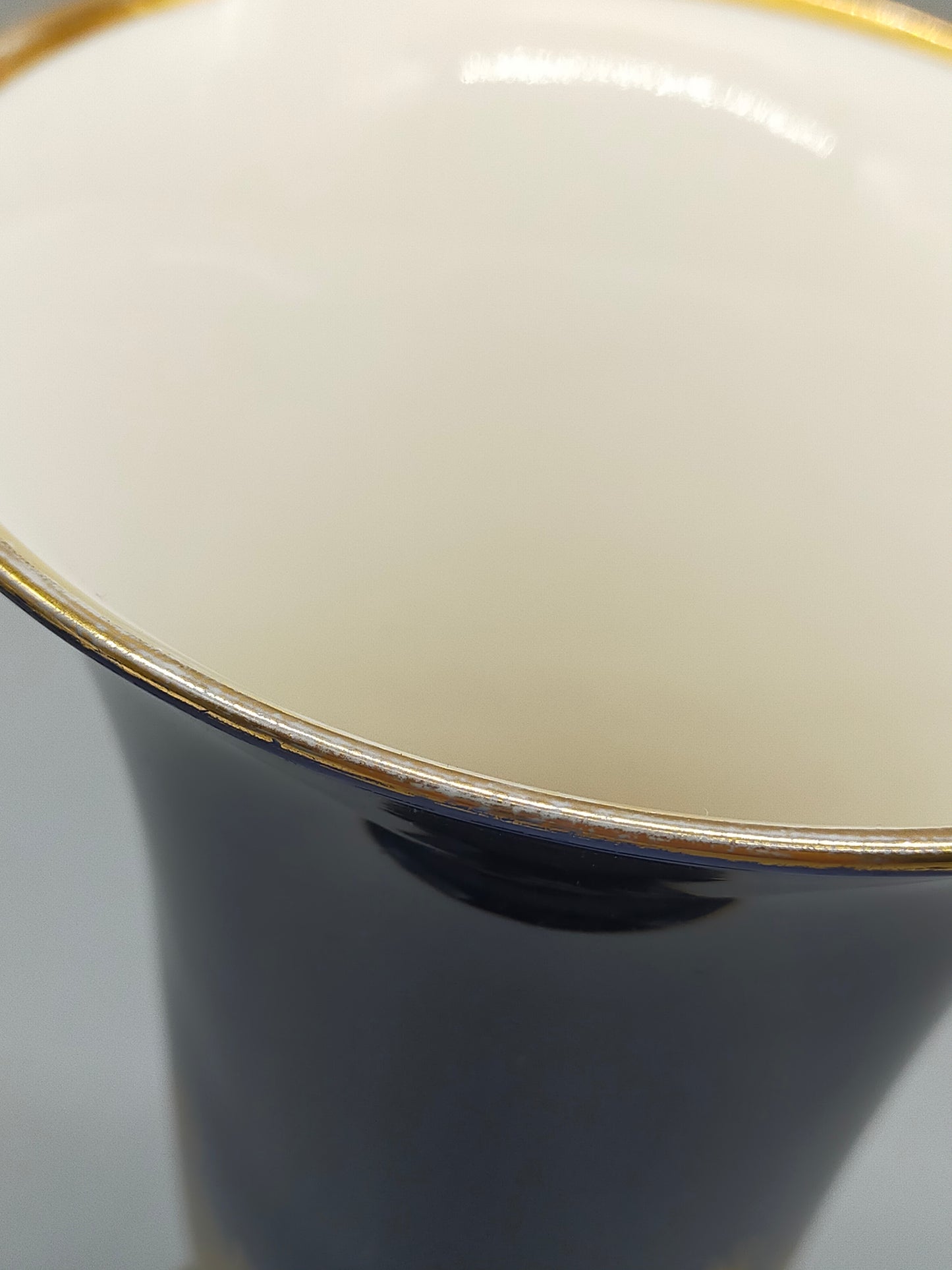 Lindner Kueps Bavaria Echt Cobalt Vase – Goldene Spitze & Blumendekor