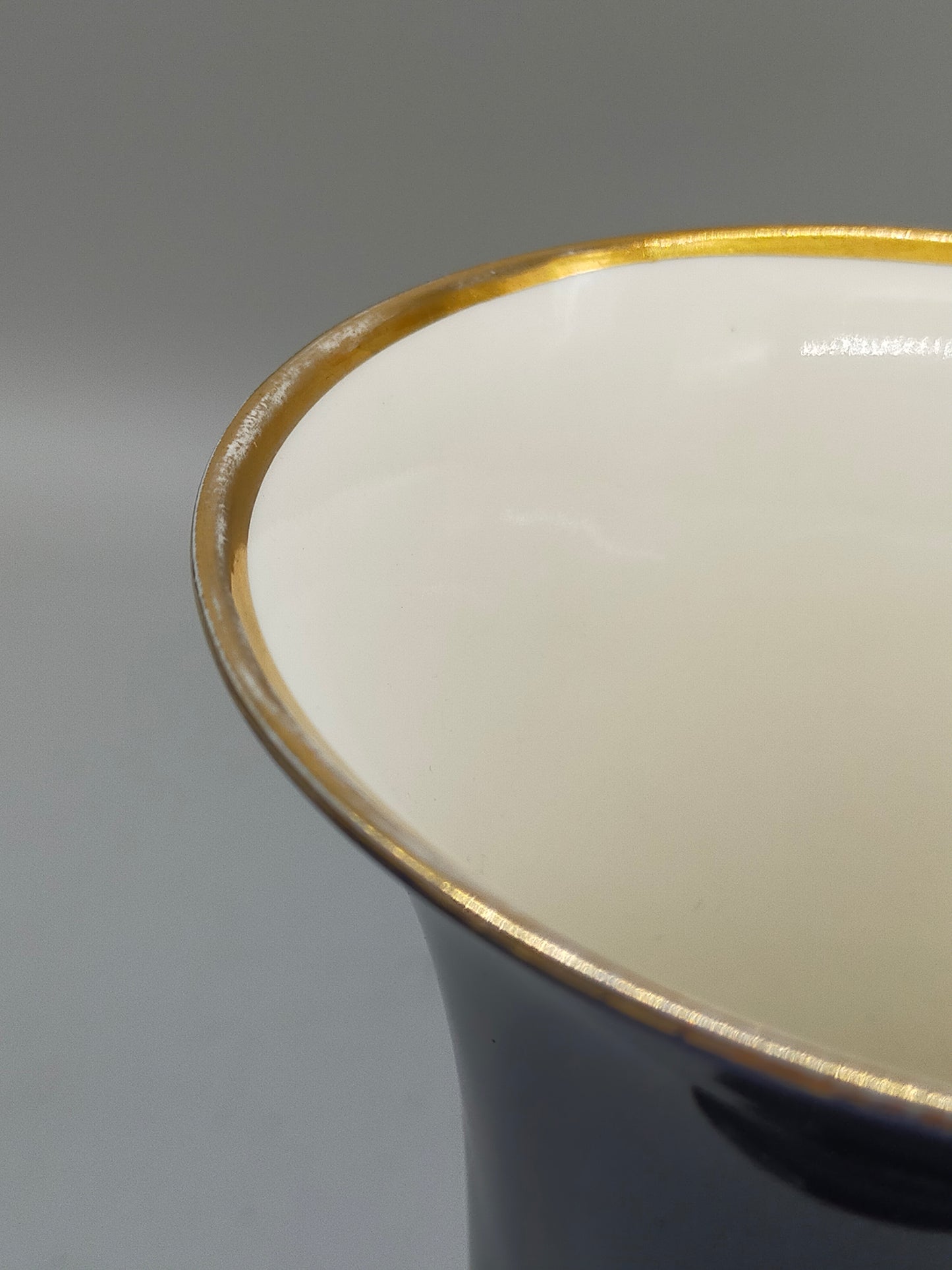 Lindner Kueps Bavaria Echt Cobalt Vase – Goldene Spitze & Blumendekor