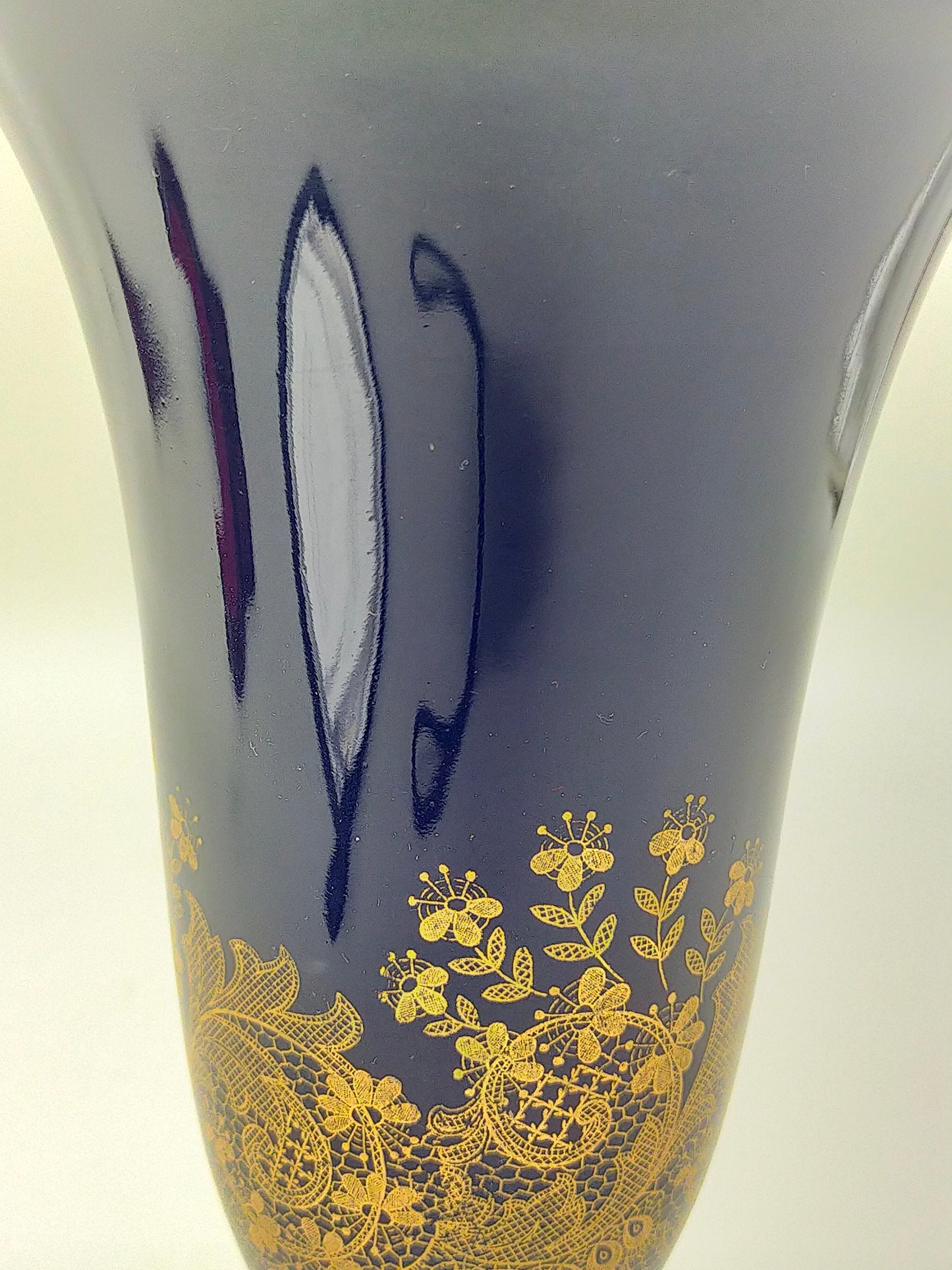 Lindner Kueps Bavaria Echt Cobalt Vase – Goldene Spitze & Blumendekor
