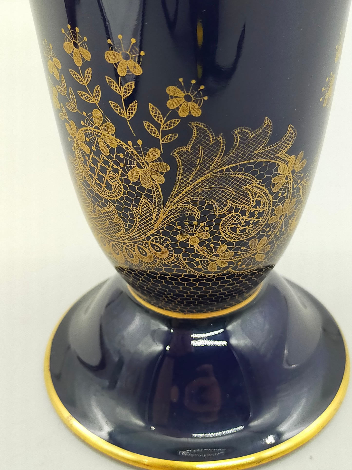 Lindner Kueps Bavaria Echt Cobalt Vase – Goldene Spitze & Blumendekor