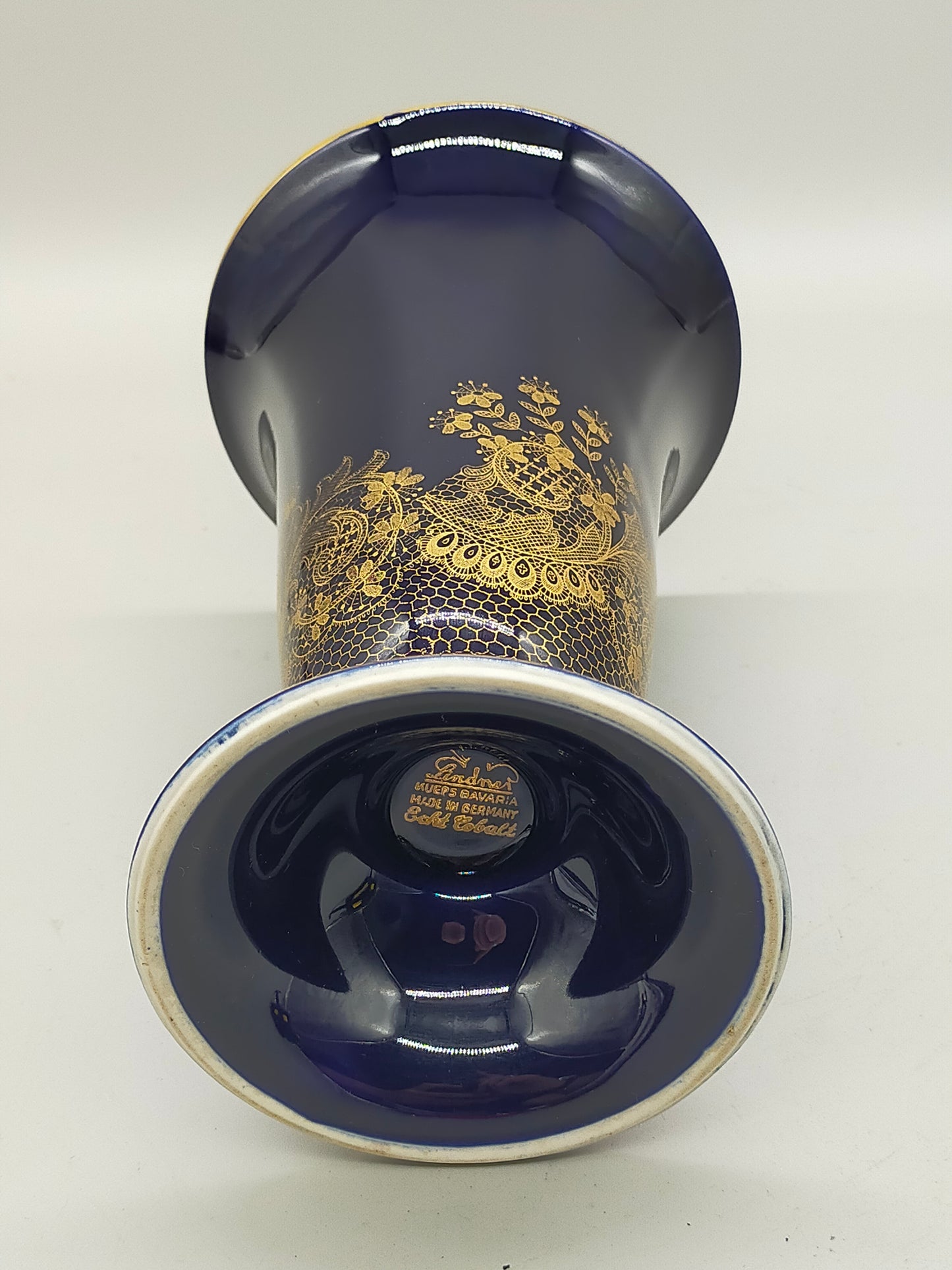 Lindner Kueps Bavaria Echt Cobalt Vase – Goldene Spitze & Blumendekor