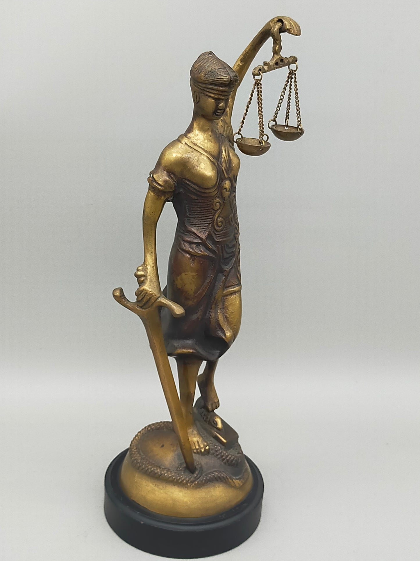 Justitia Statue Messing Figur – Symbol der Gerechtigkeit