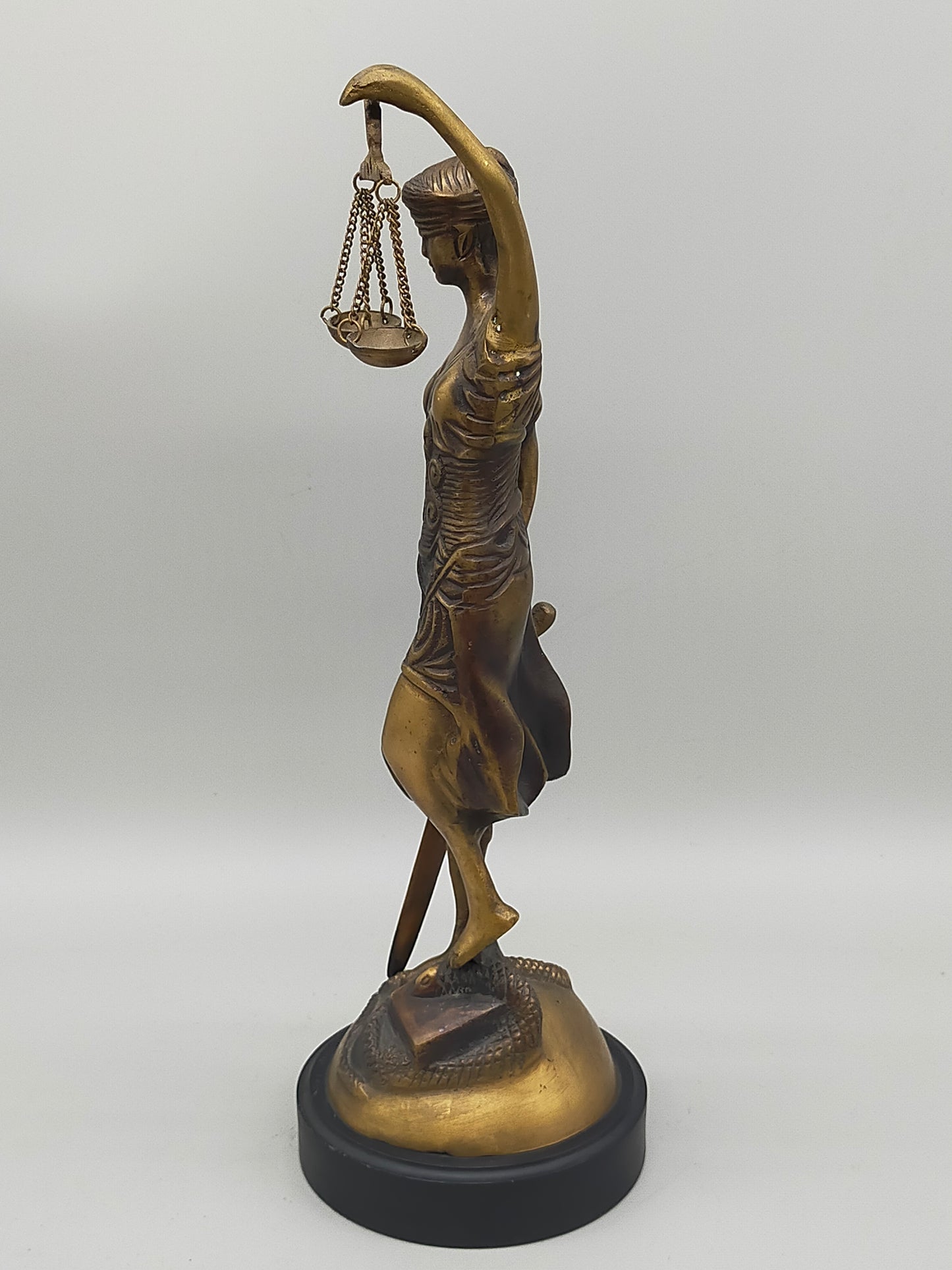 Justitia Statue Messing Figur – Symbol der Gerechtigkeit