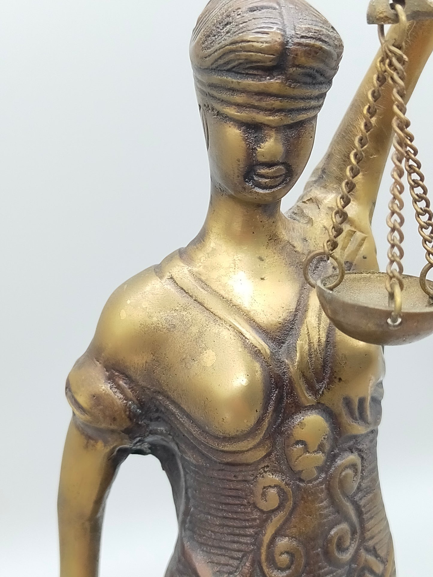 Justitia Statue Messing Figur – Symbol der Gerechtigkeit