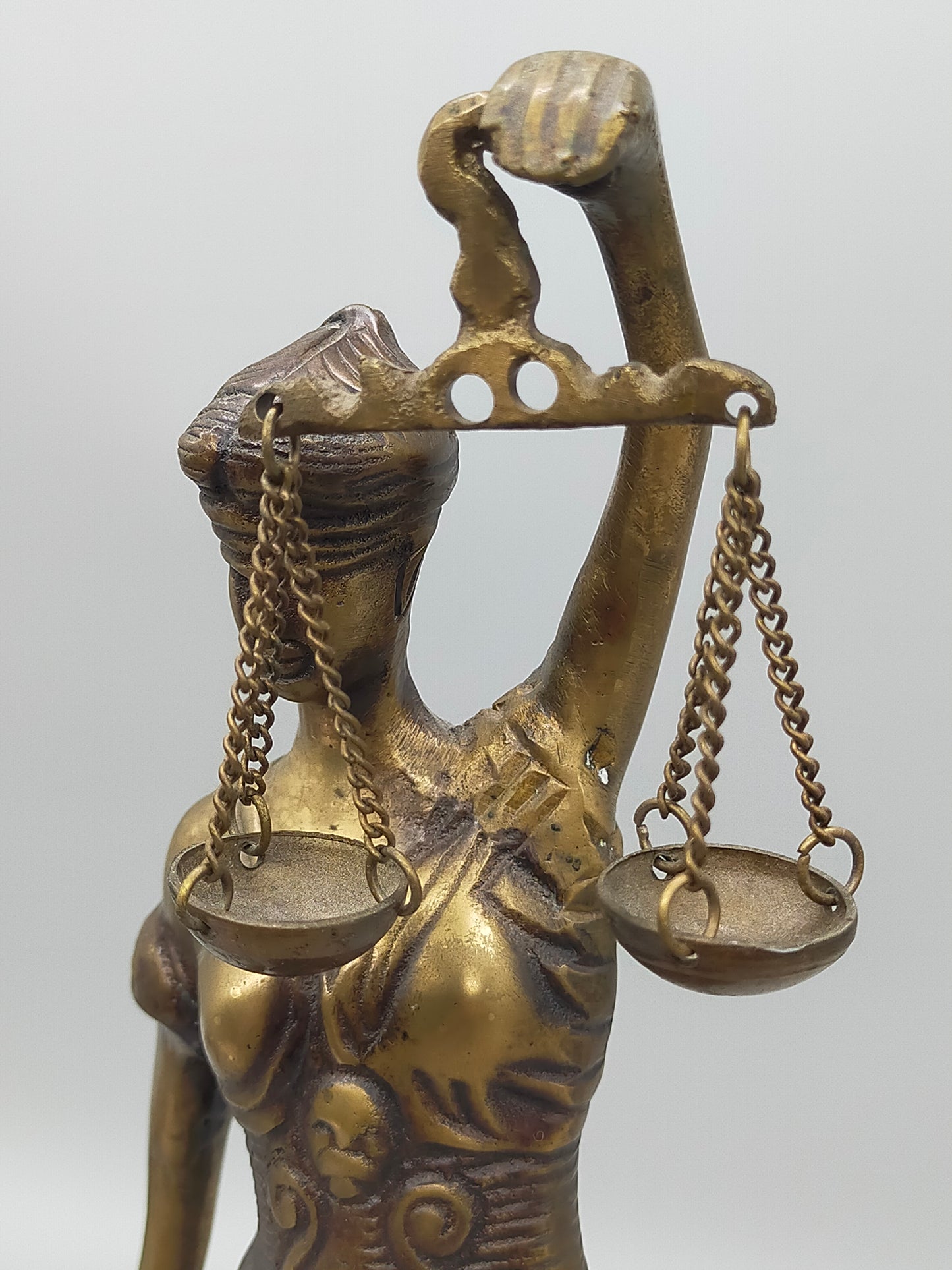 Justitia Statue Messing Figur – Symbol der Gerechtigkeit