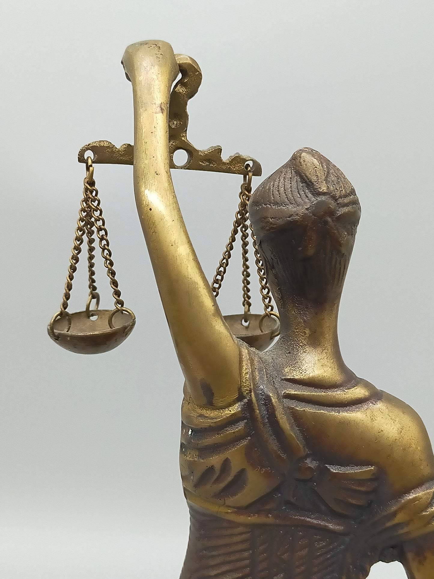 Justitia Statue Messing Figur – Symbol der Gerechtigkeit