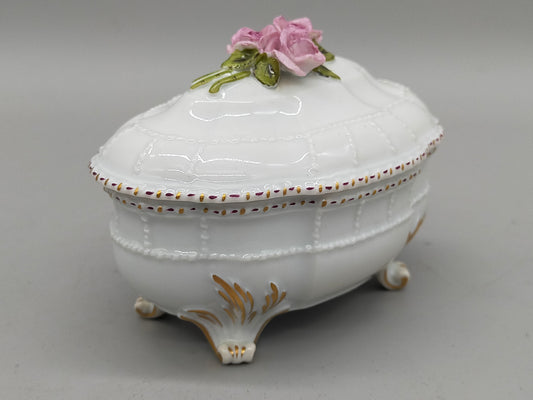 Ludwigsburg Porzellan Dose – Antike Prunkdose mit Rosen-Relief