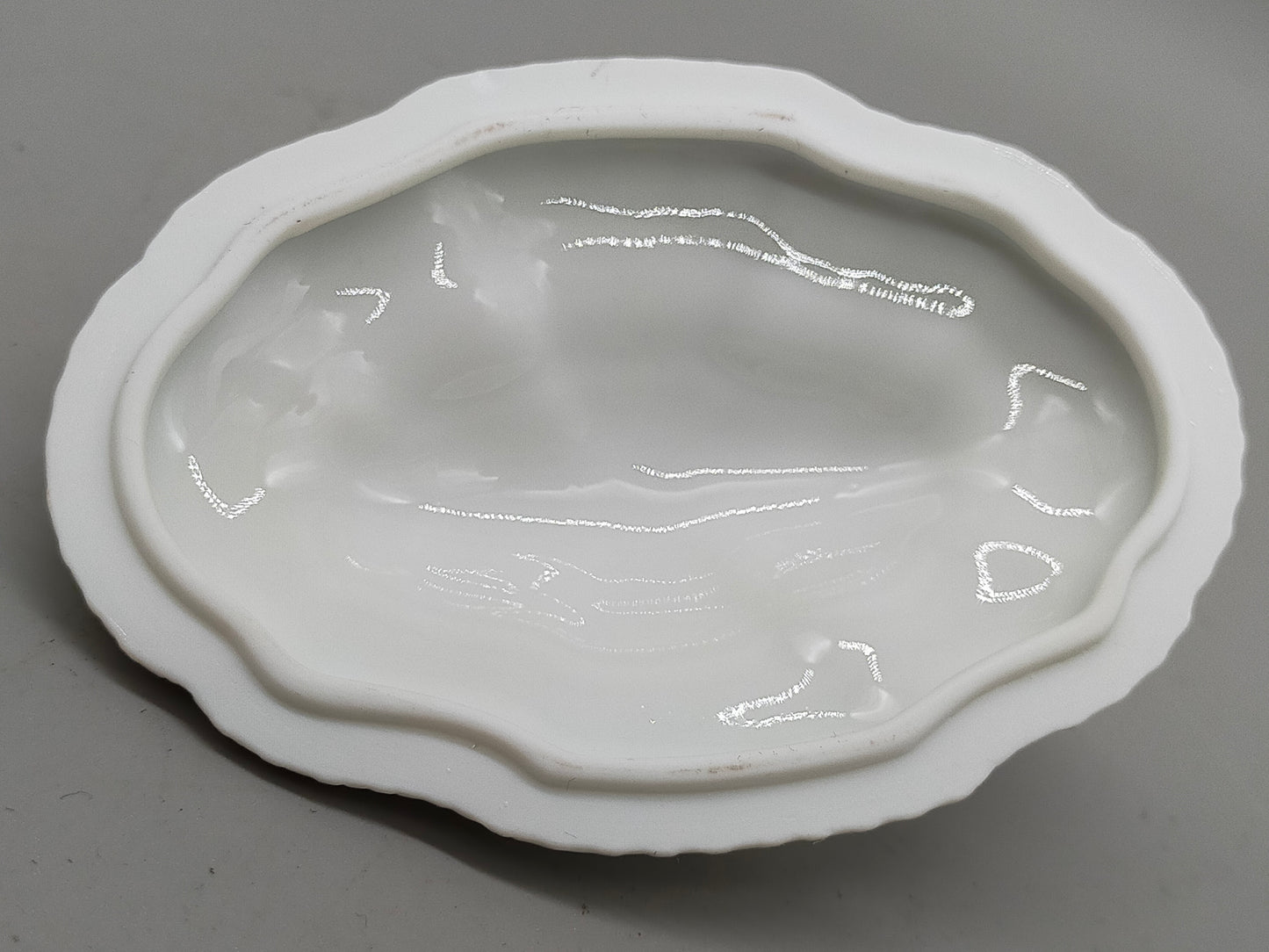 Ludwigsburg Porzellan Dose – Antike Prunkdose mit Rosen-Relief