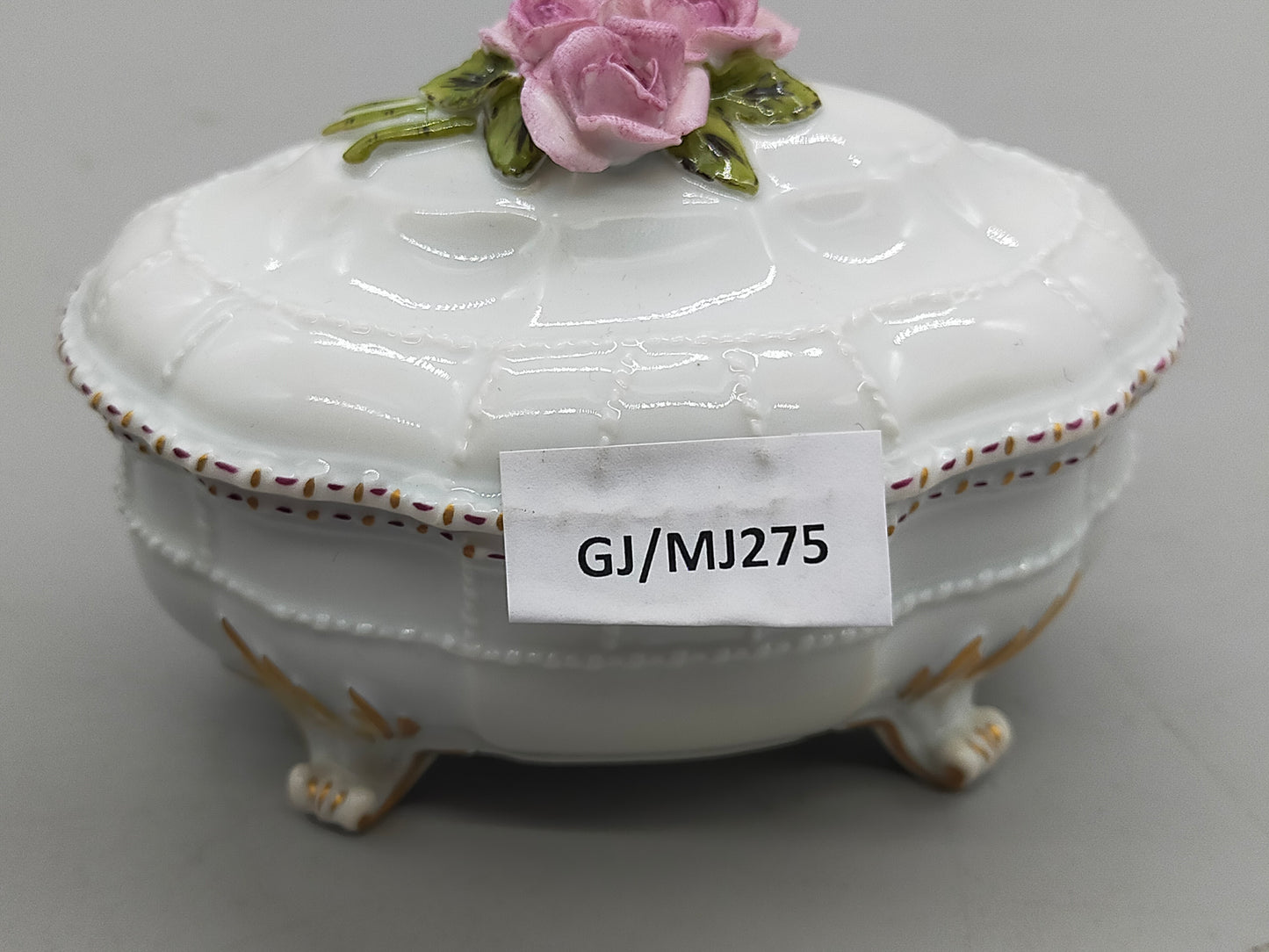 Ludwigsburg Porzellan Dose – Antike Prunkdose mit Rosen-Relief