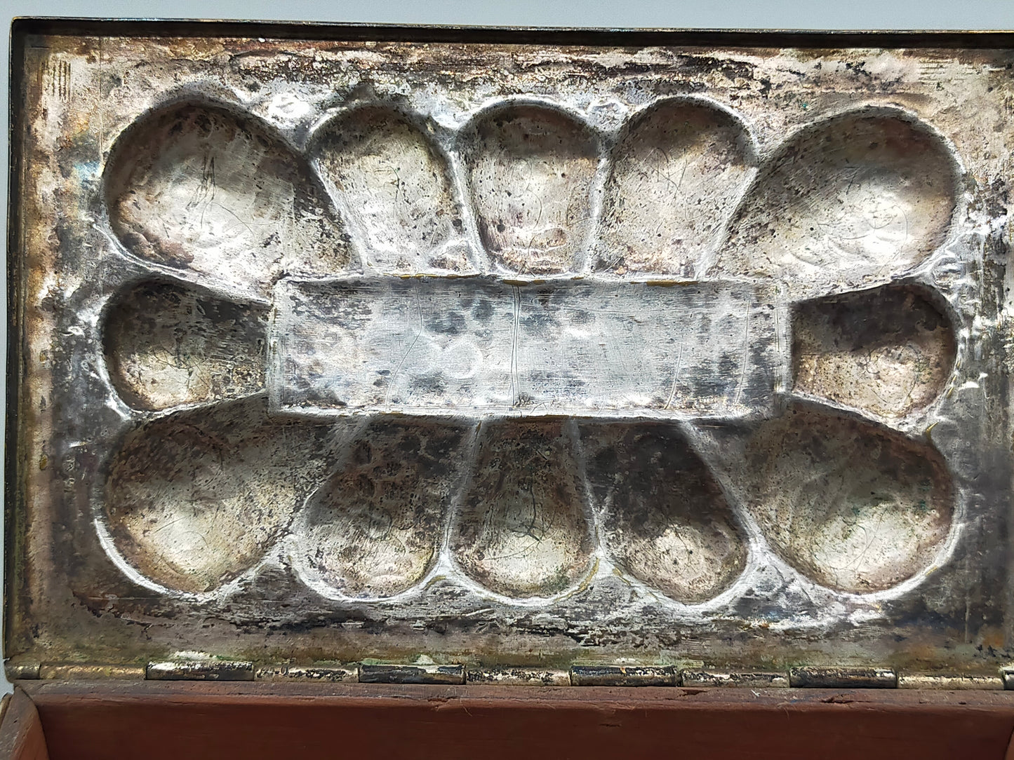 Antike Messing Schatulle mit Reliefdekor – Vintage Schmuckdose