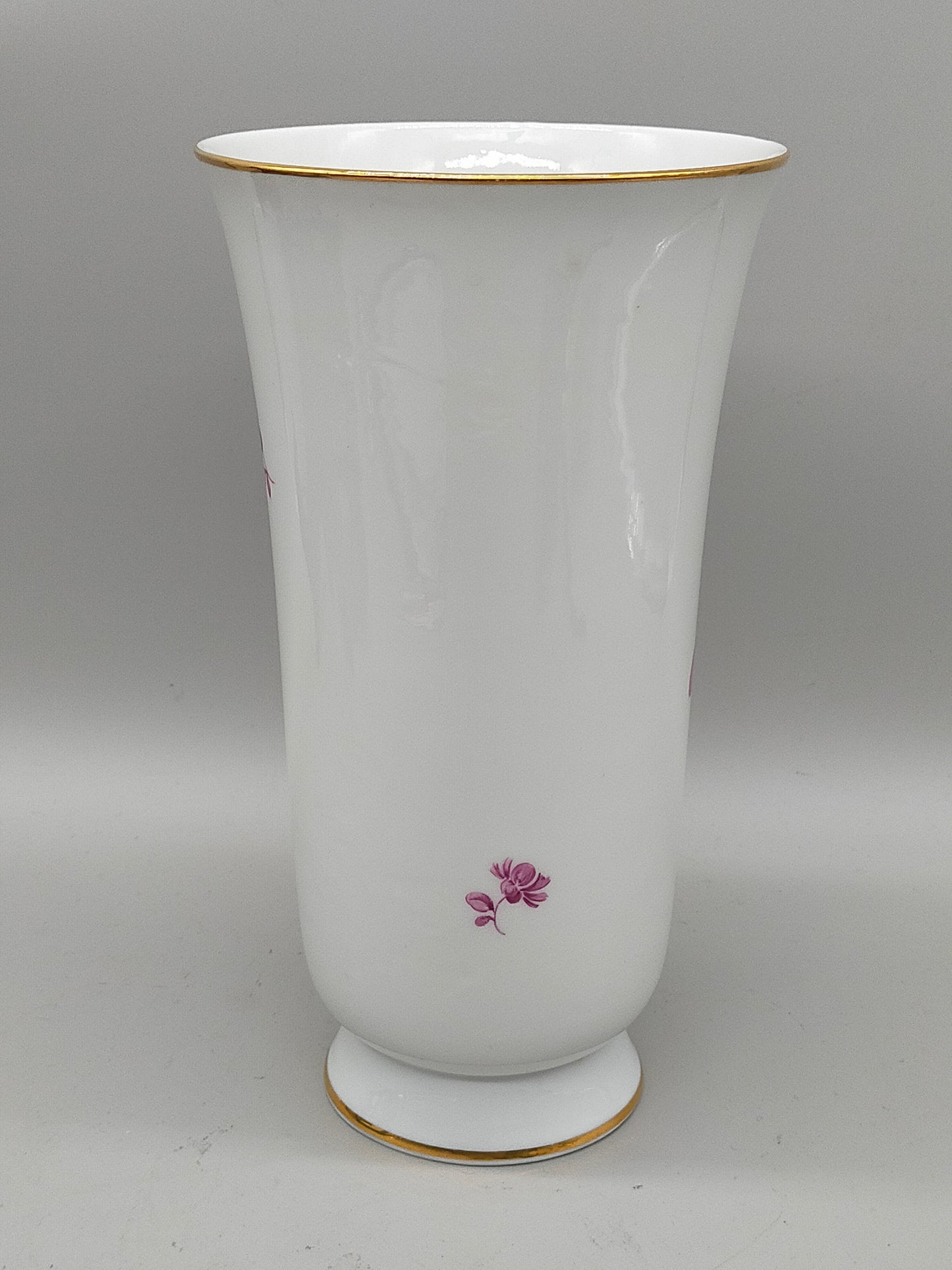 Elegante Ludwigsburg Porzellan Vase – Purpur Rose mit Goldrand