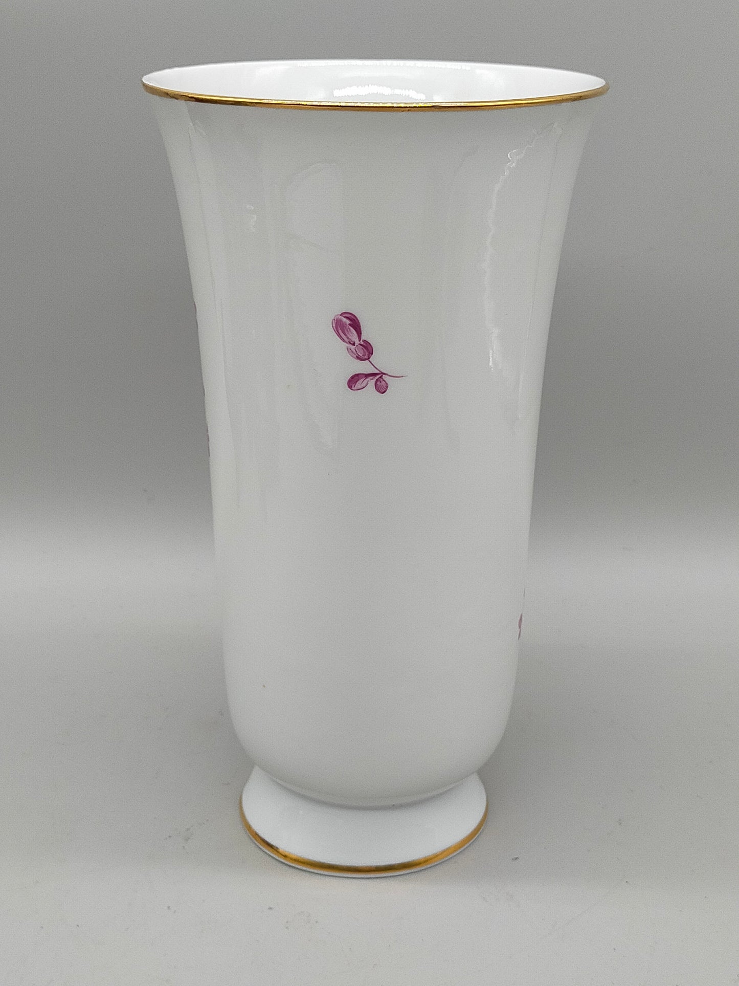 Elegante Ludwigsburg Porzellan Vase – Purpur Rose mit Goldrand