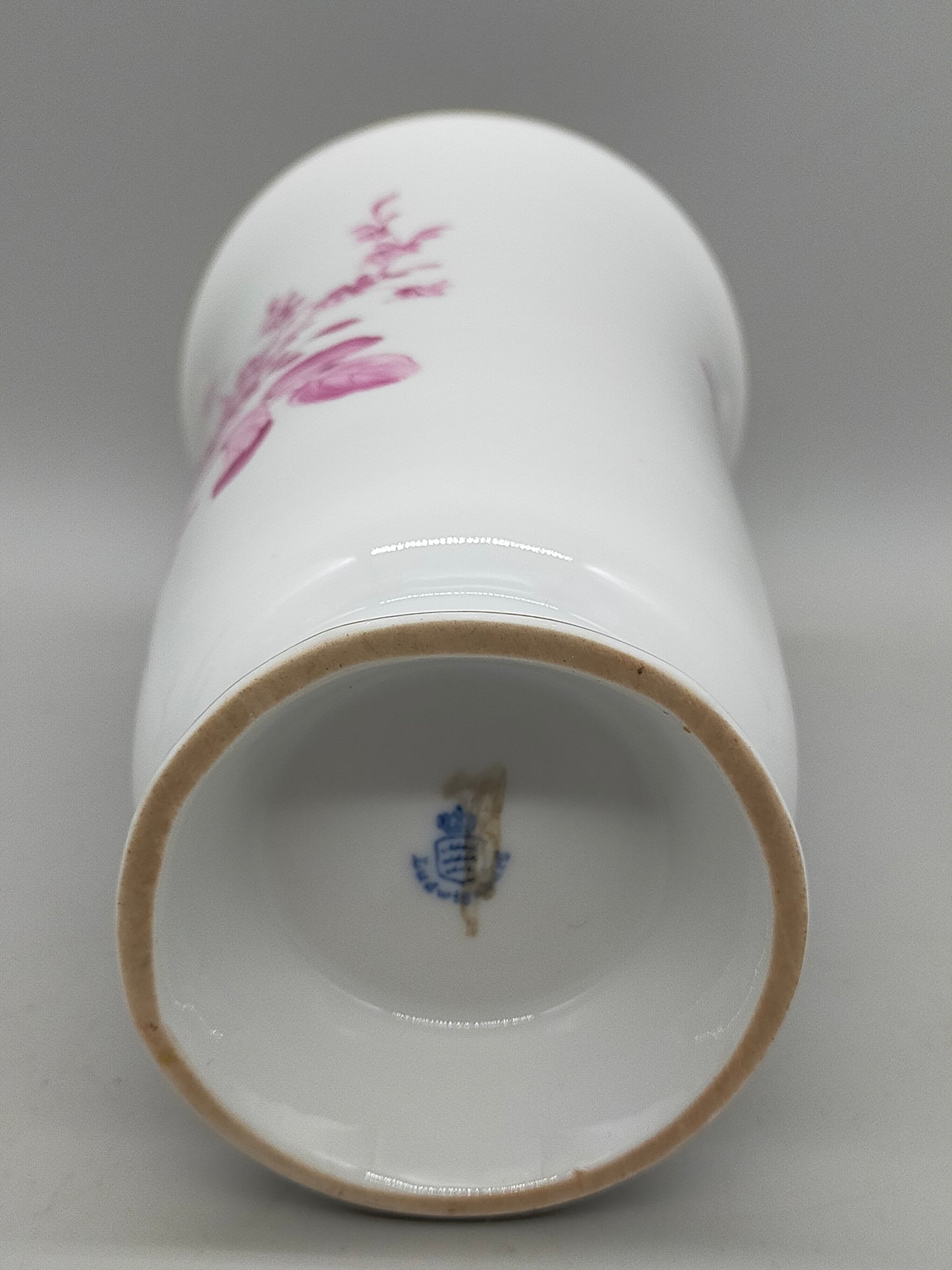 Elegante Ludwigsburg Porzellan Vase – Purpur Rose mit Goldrand