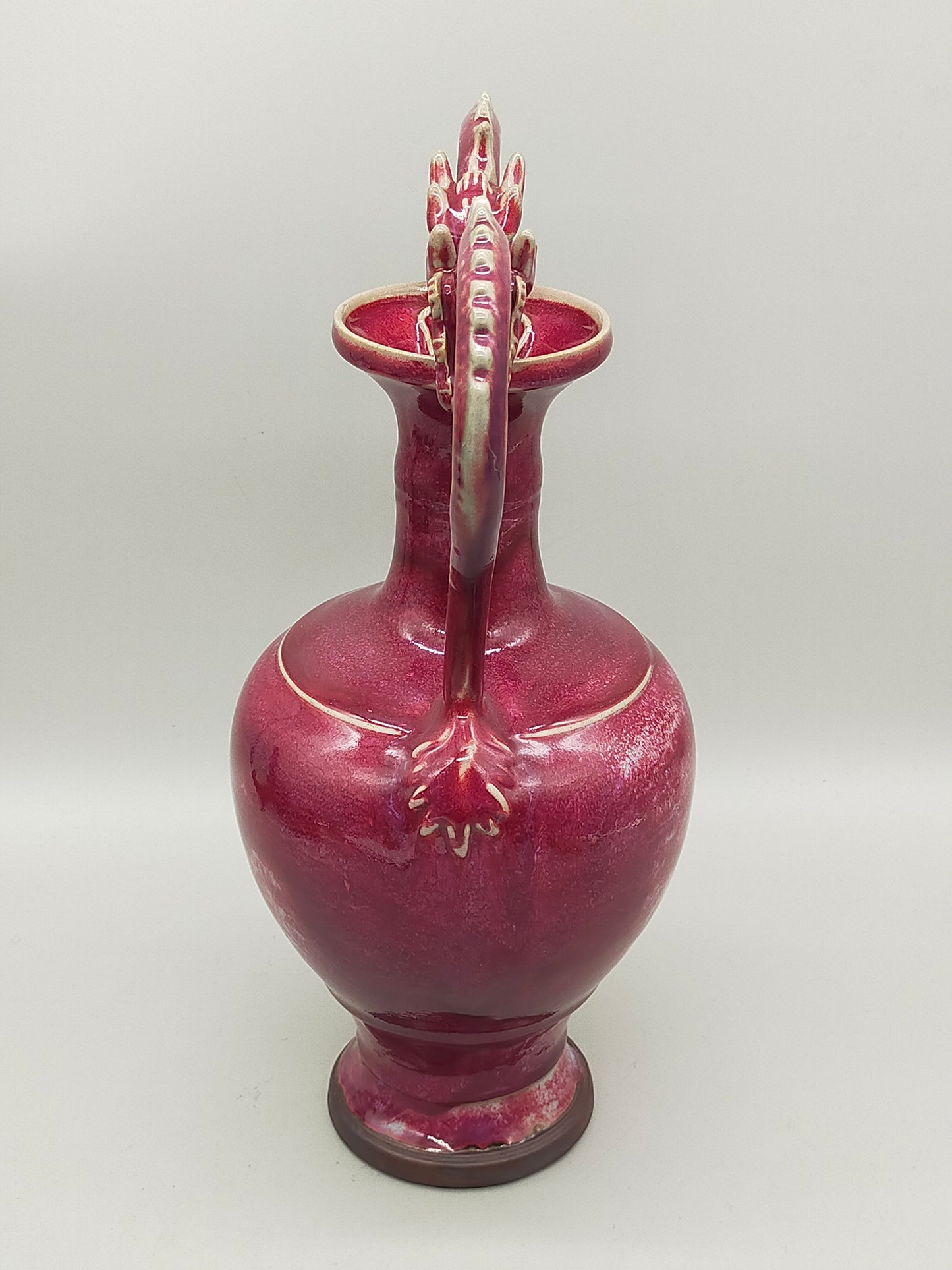 Antike Drachen-Vase in Purpurrot – Chinesischer Stil mit Doppelgriff