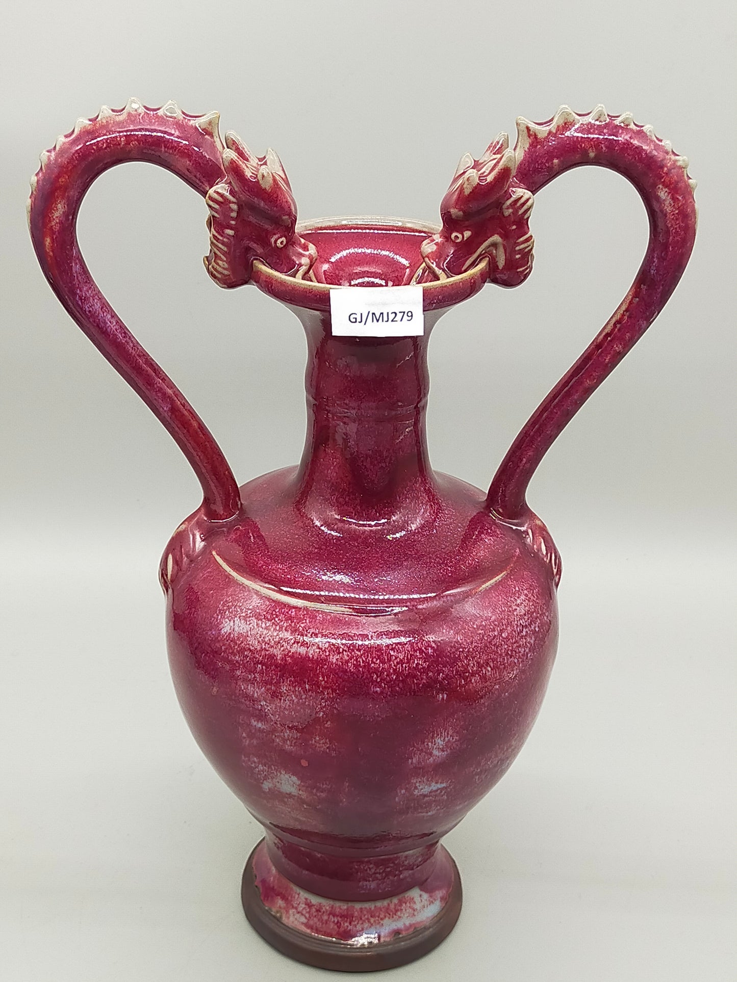 Antike Drachen-Vase in Purpurrot – Chinesischer Stil mit Doppelgriff