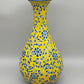 Prachtvolle Chinesische Porzellan Vase – Gelb mit Blauem Blumen Dekor