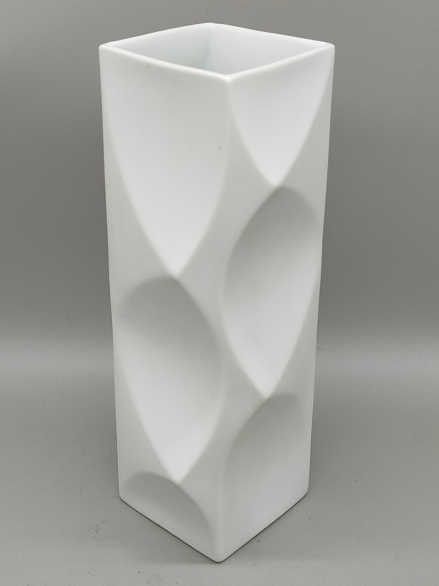 Lorenz Hutschenreuther Porzellan Vase – Weißes Relief Design von Hans Achtziger
