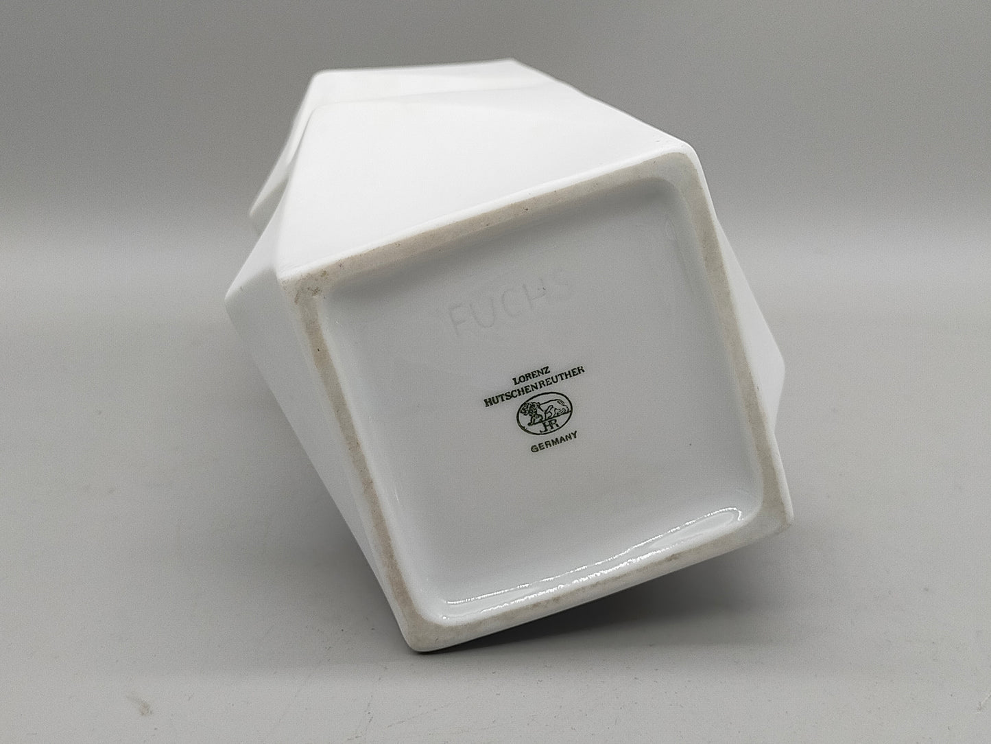 Lorenz Hutschenreuther Porzellan Vase – Weißes Relief Design von Hans Achtziger