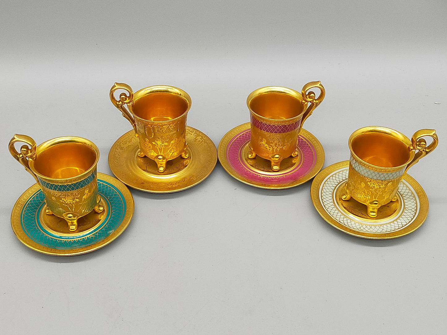 Prunkvolles 4er Set Espresso Tassen mit Untersetzern – D&W Porzellan